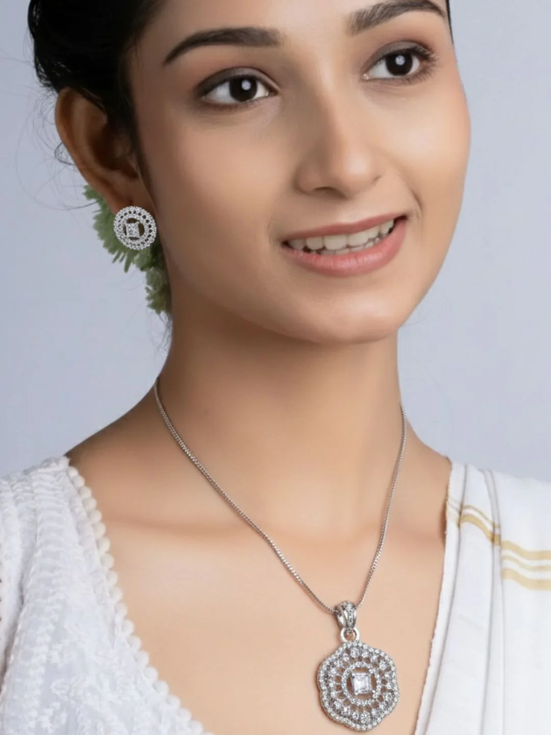 Savana Diamond Earing & Pendant Set - Image 6