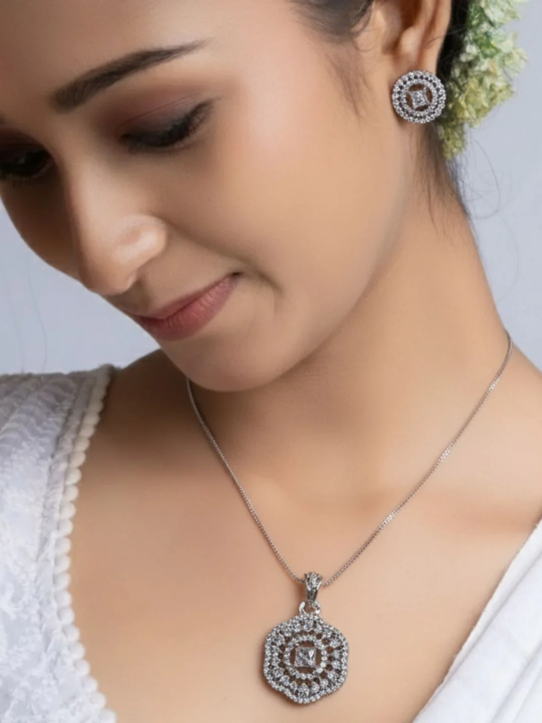 Savana Diamond Earing & Pendant Set - Image 7