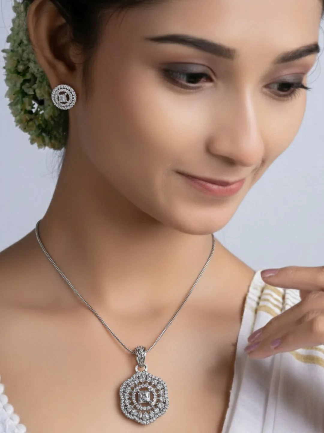 Savana Diamond Earing & Pendant Set - Image 8