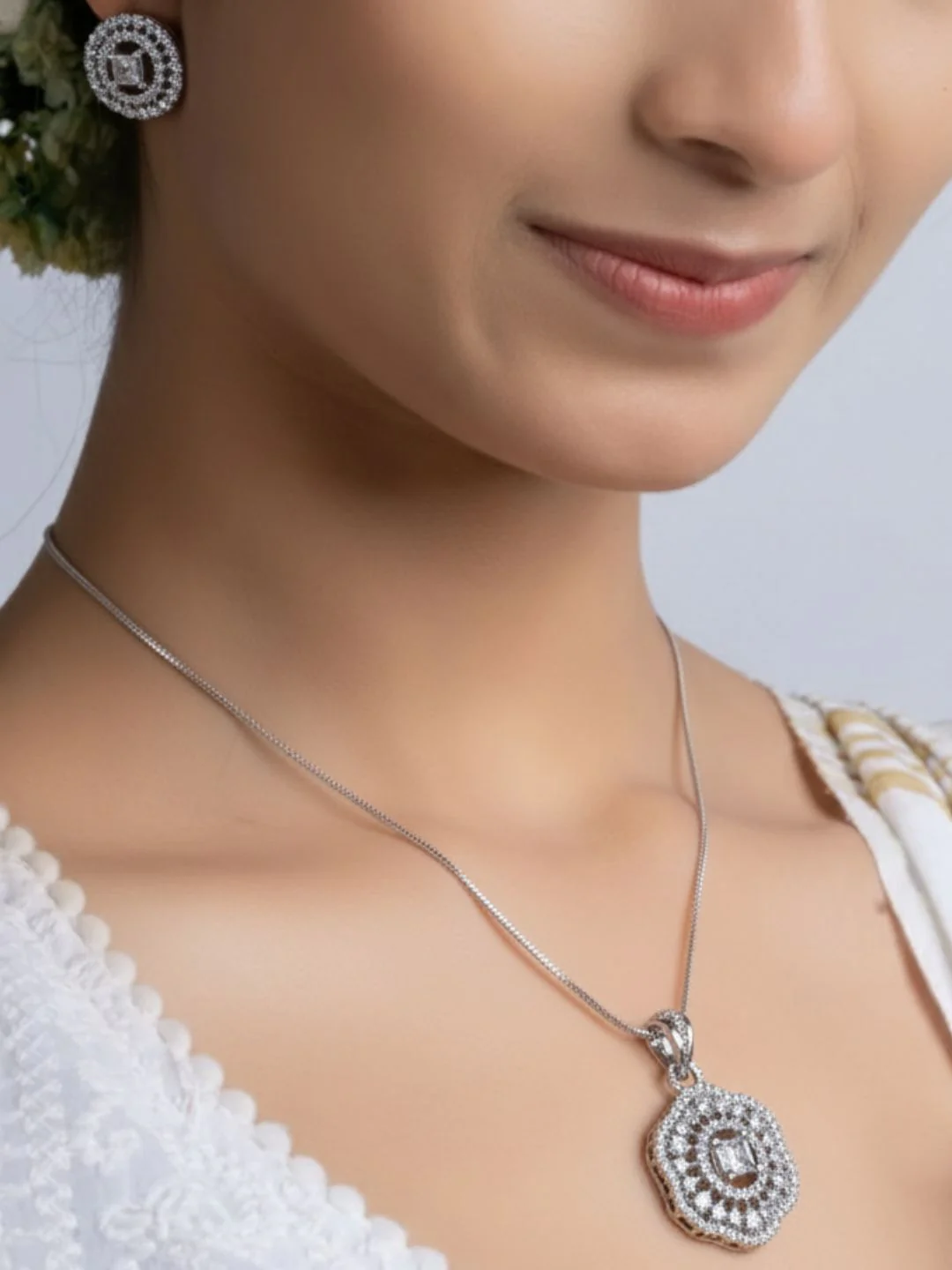 Savana Diamond Earing & Pendant Set - Image 9