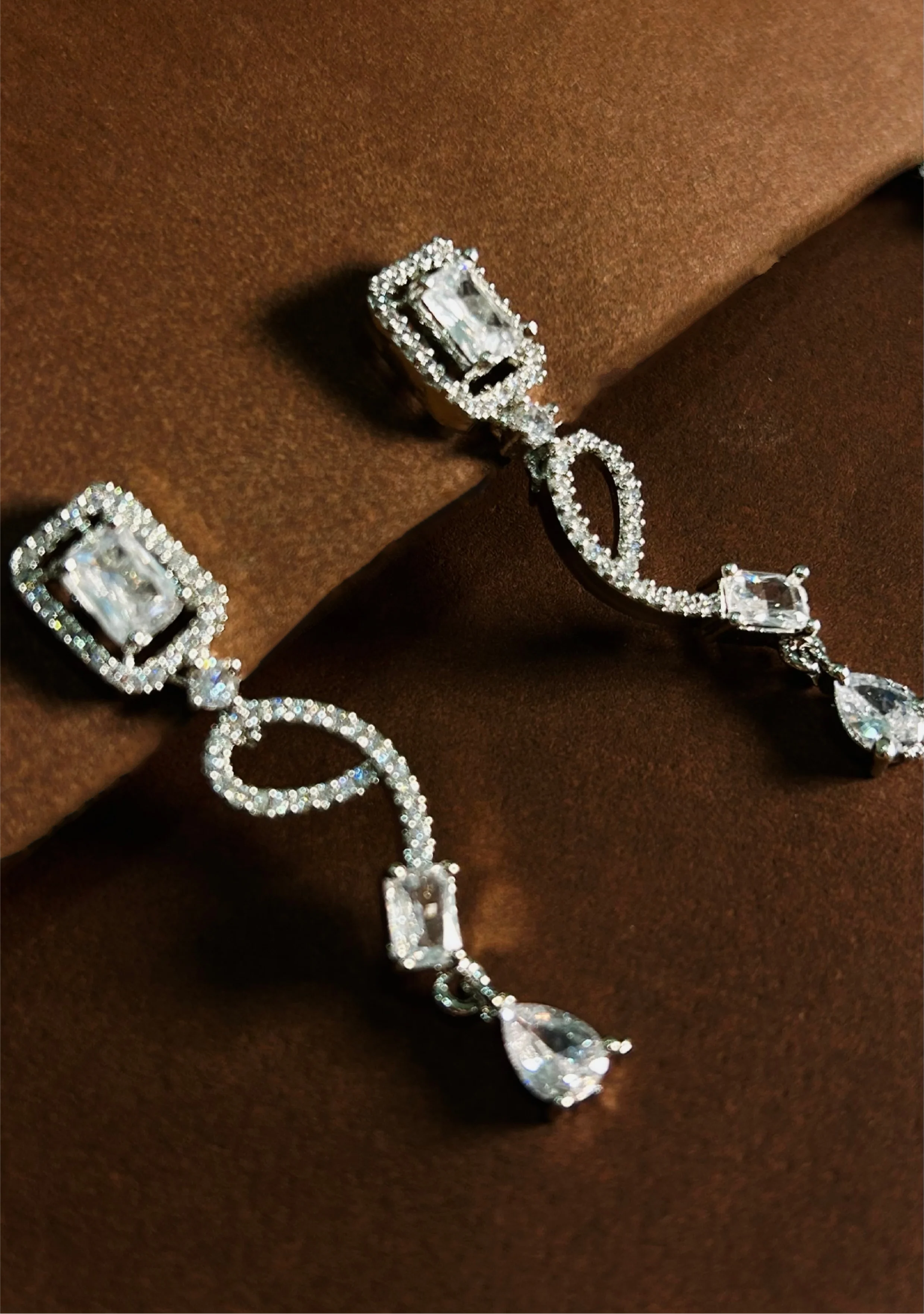 Antaara Diamond Necklace with Earings - Image 12
