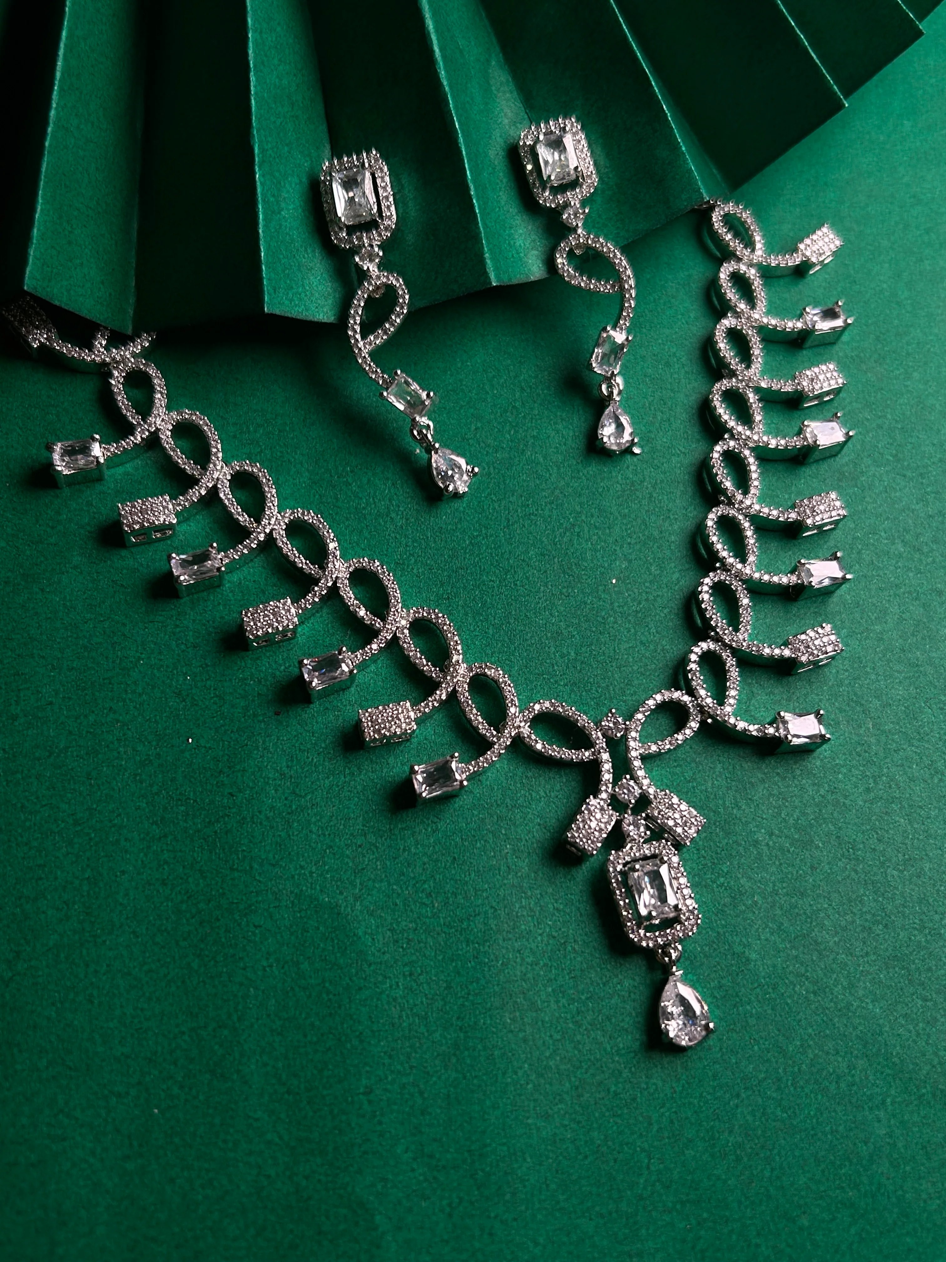 Antaara Diamond Necklace with Earings - Image 13