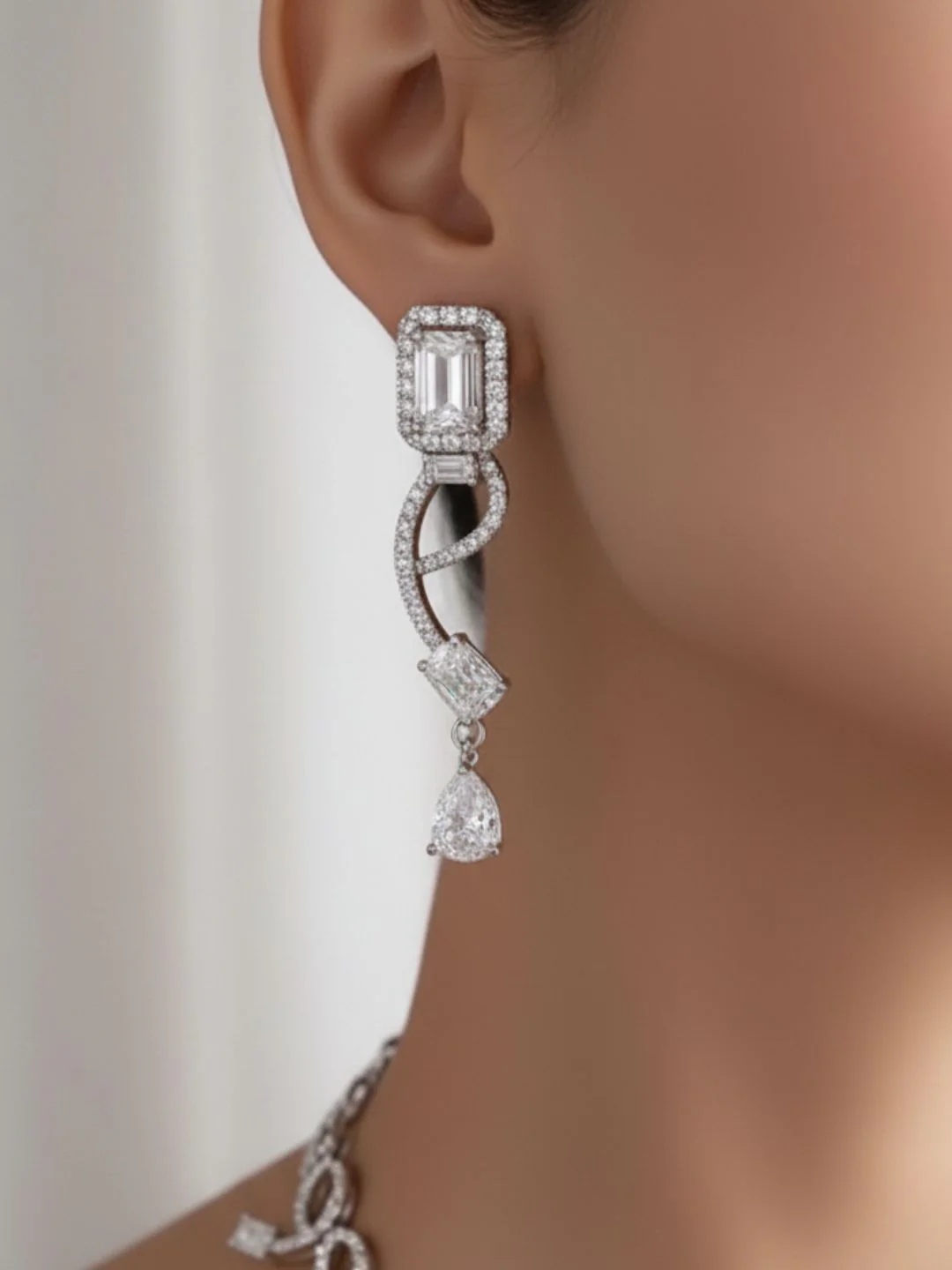 Antaara Diamond Necklace with Earings - Image 4