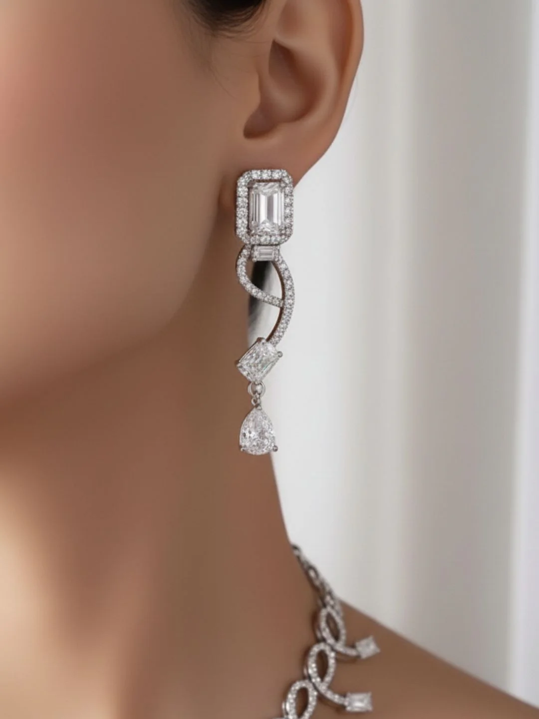 Antaara Diamond Necklace with Earings - Image 5