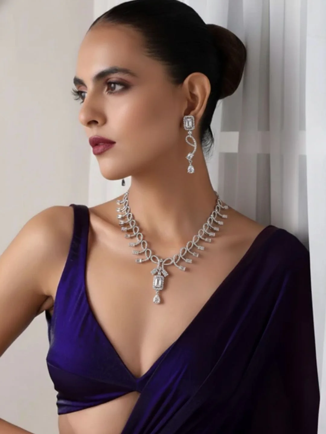 Antaara Diamond Necklace with Earings - Image 9