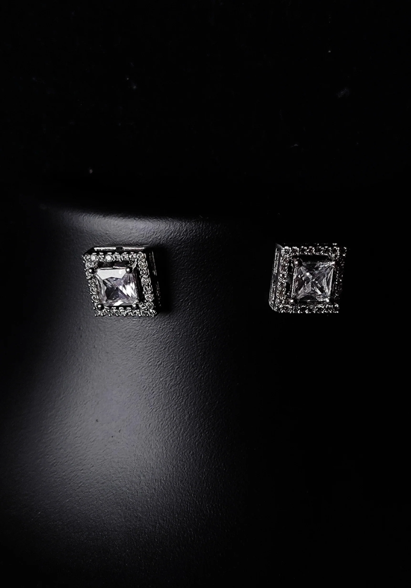 Shama Diamond Earing & Pendant Set - Image 13