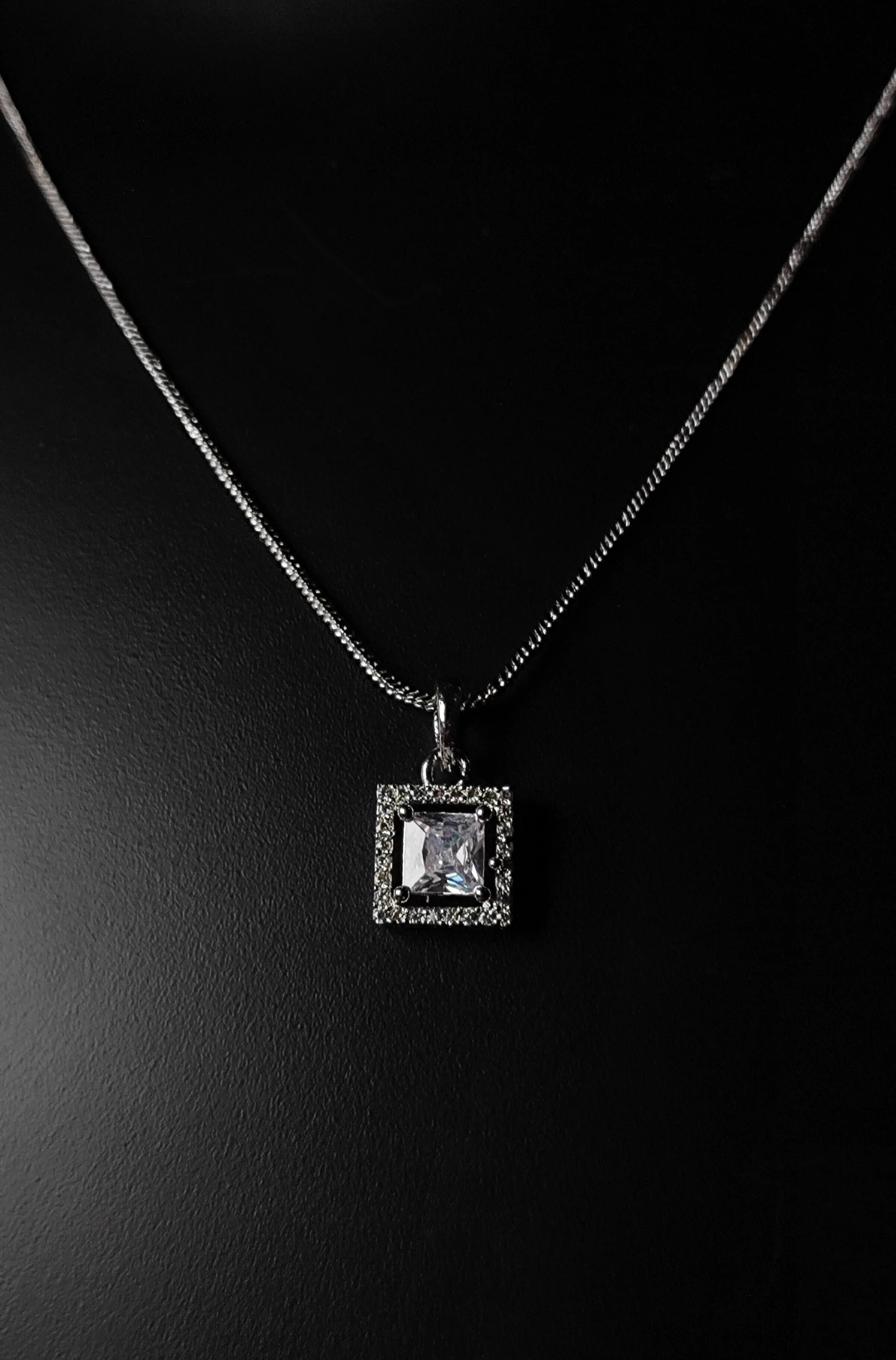 Shama Diamond Earing & Pendant Set - Image 14