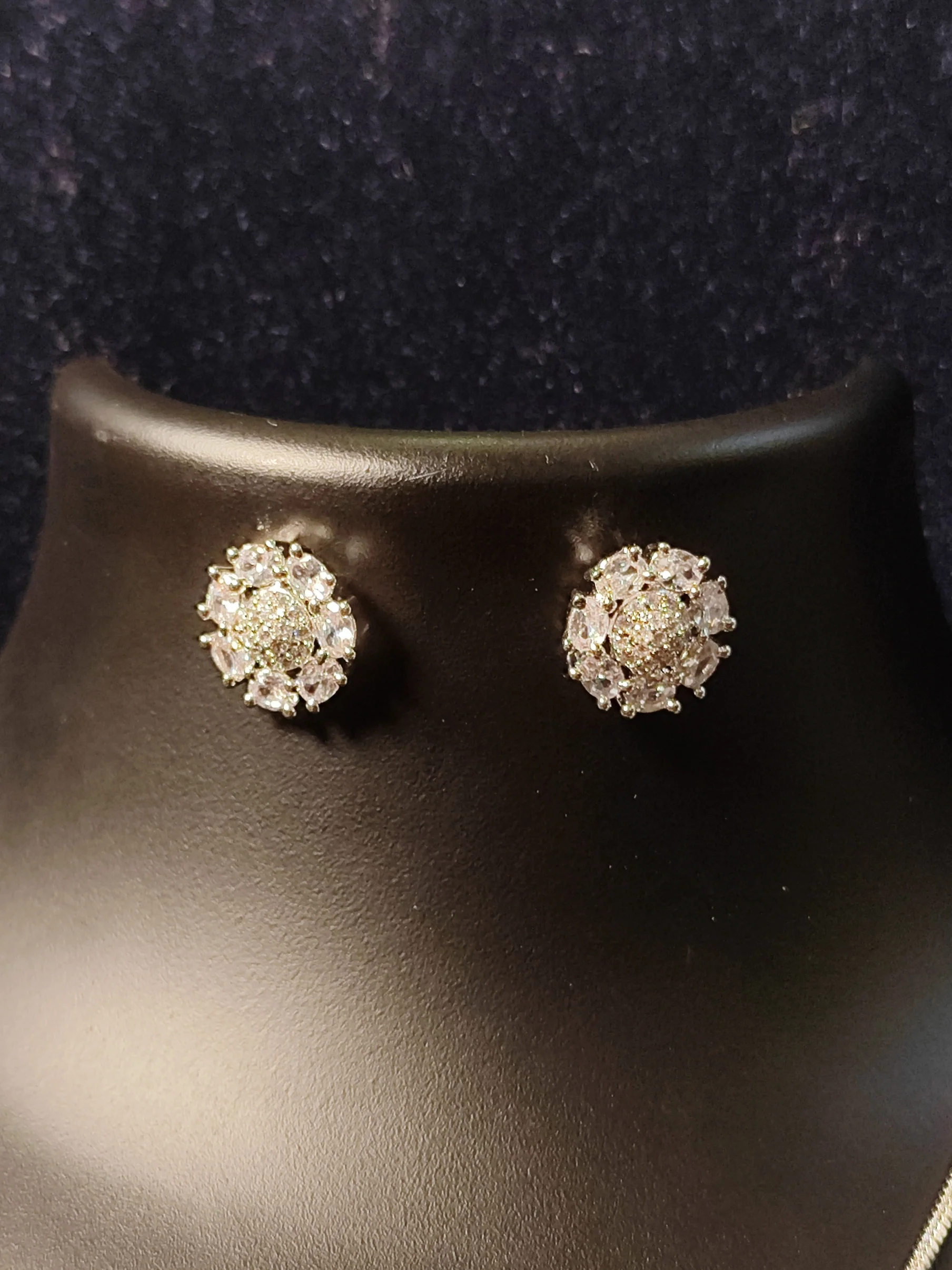 Savana Diamond Earing & Pendant Set - Image 10