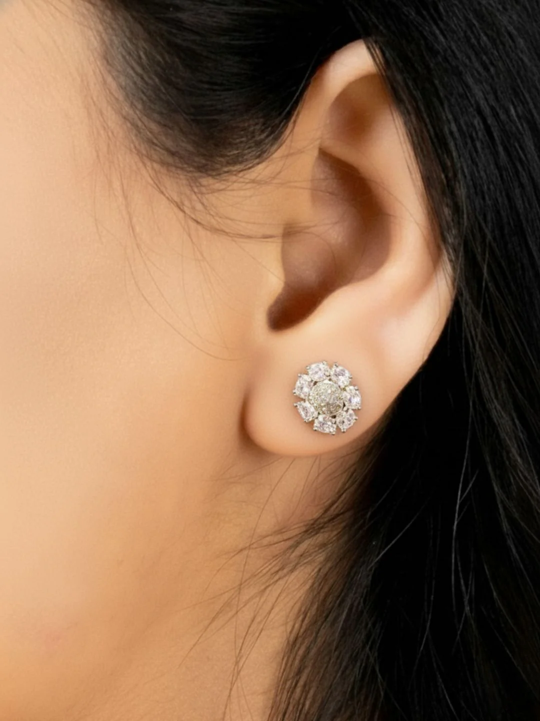 Savana Diamond Earing & Pendant Set - Image 4