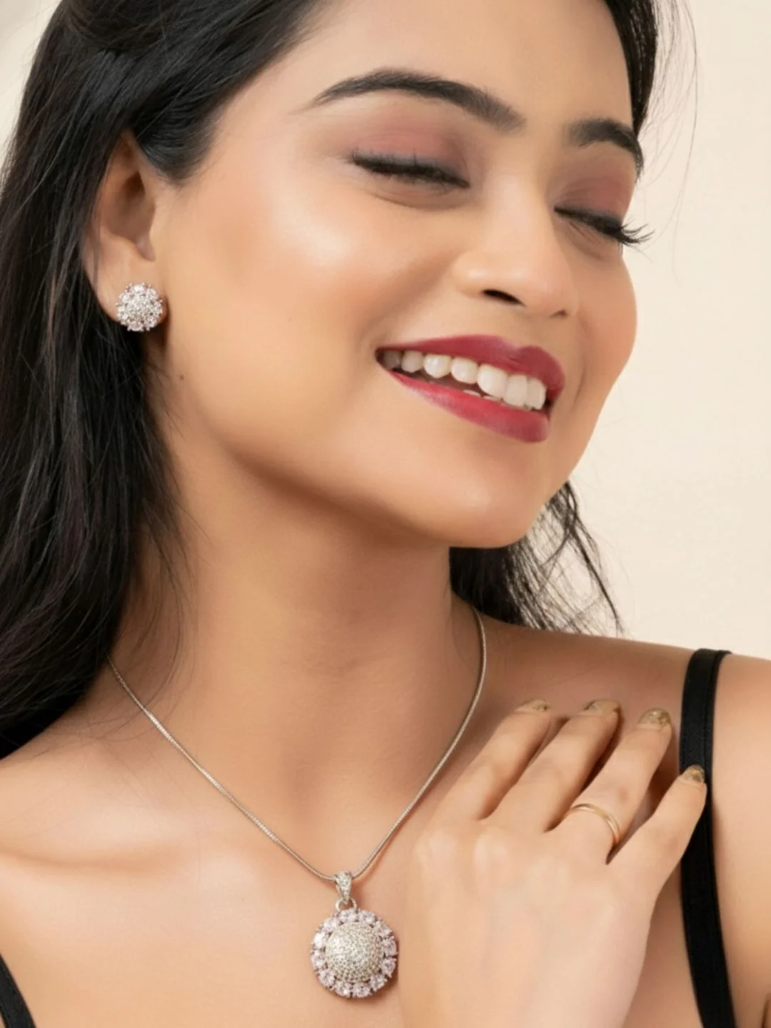 Savana Diamond Earing & Pendant Set - Image 6