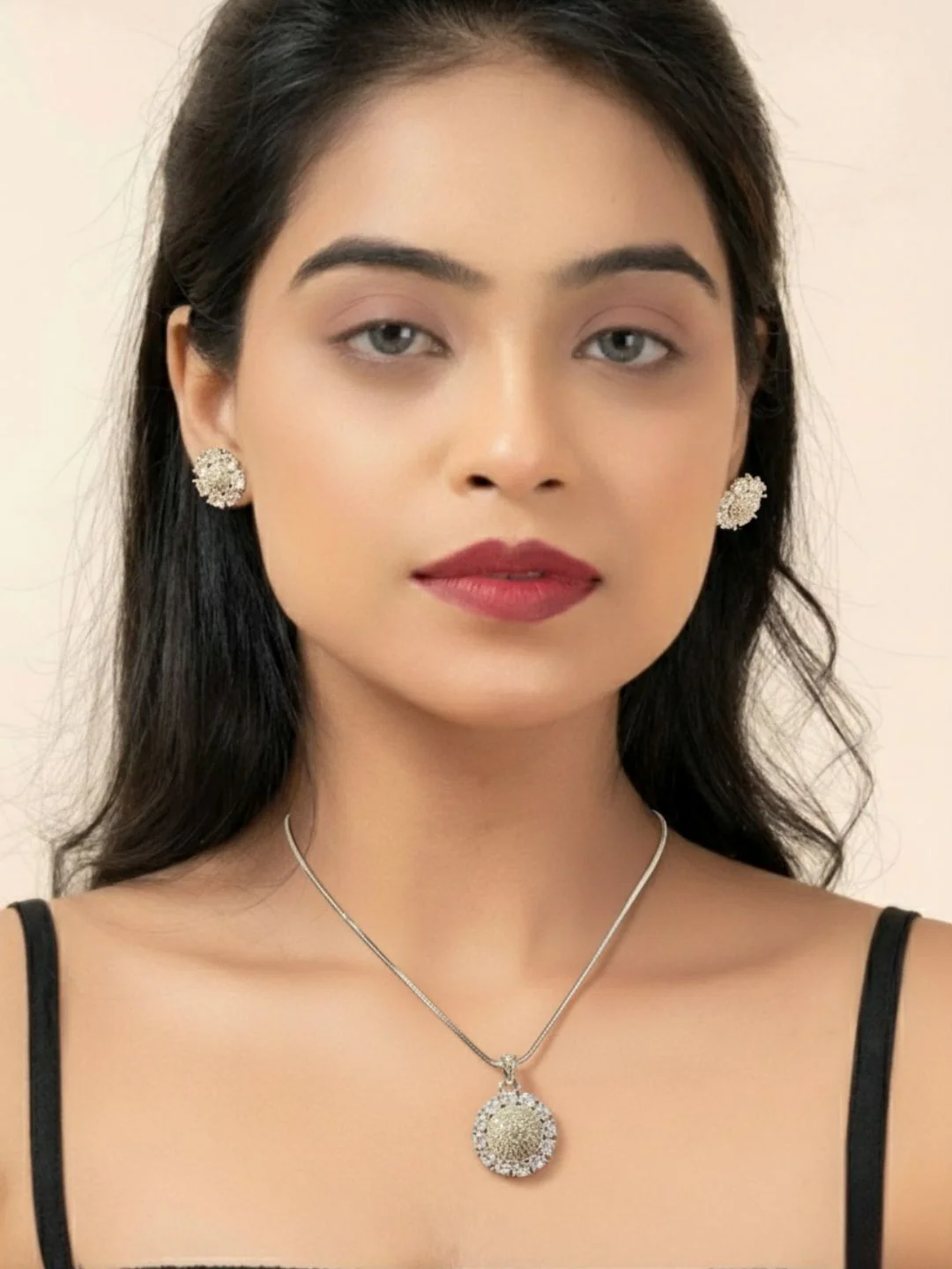 Savana Diamond Earing & Pendant Set - Image 7