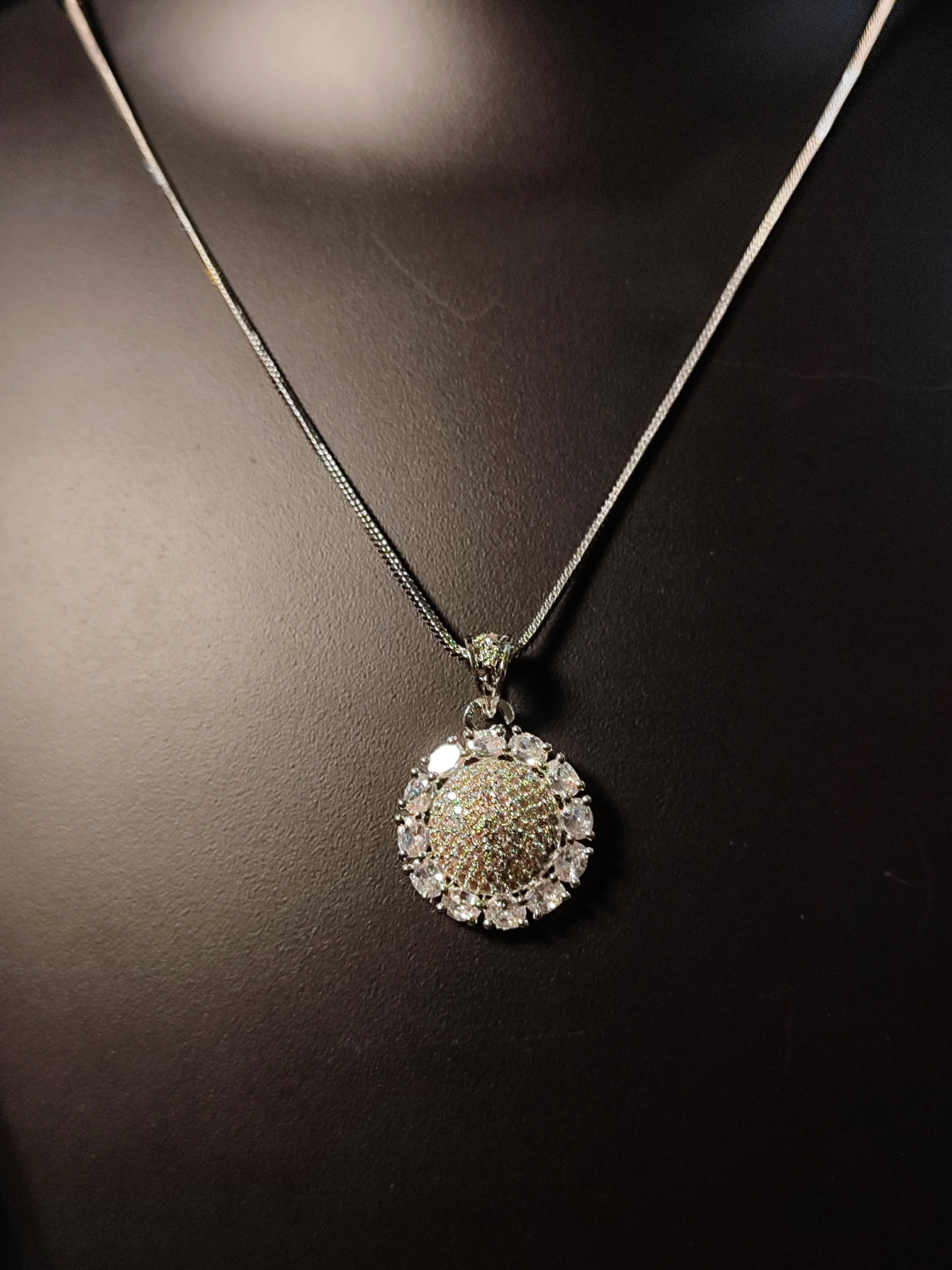 Savana Diamond Earing & Pendant Set - Image 9