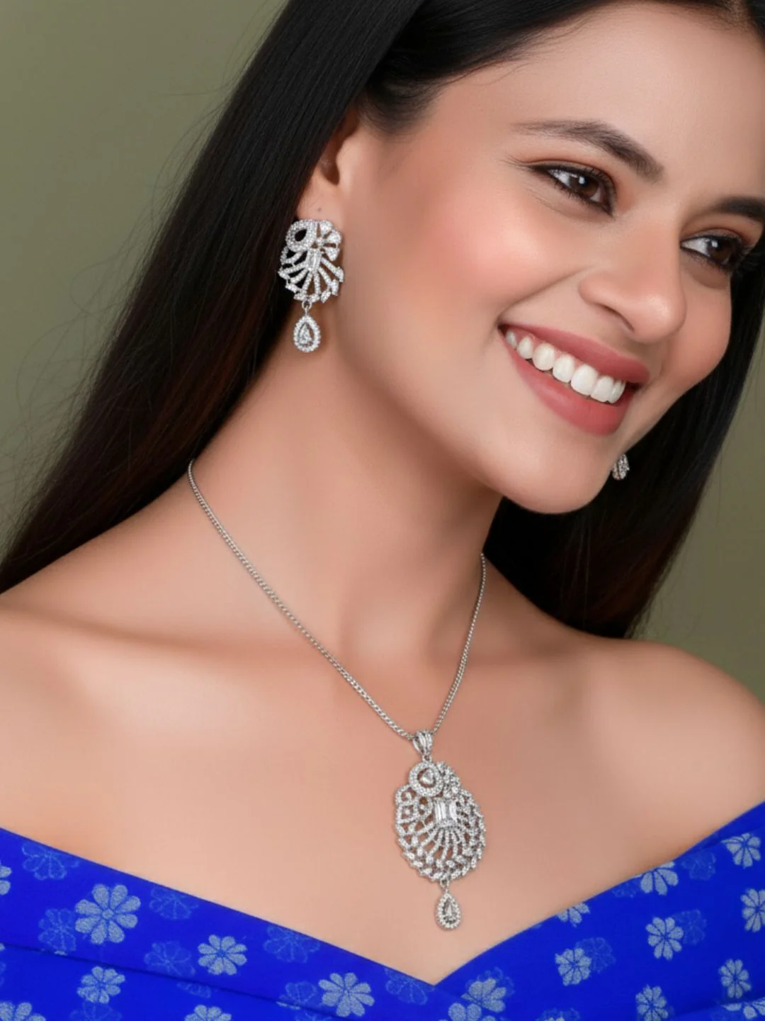 Savana Diamond Earing & Pendant Set - Image 2
