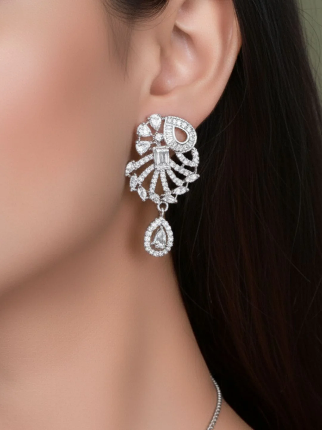 Savana Diamond Earing & Pendant Set - Image 6