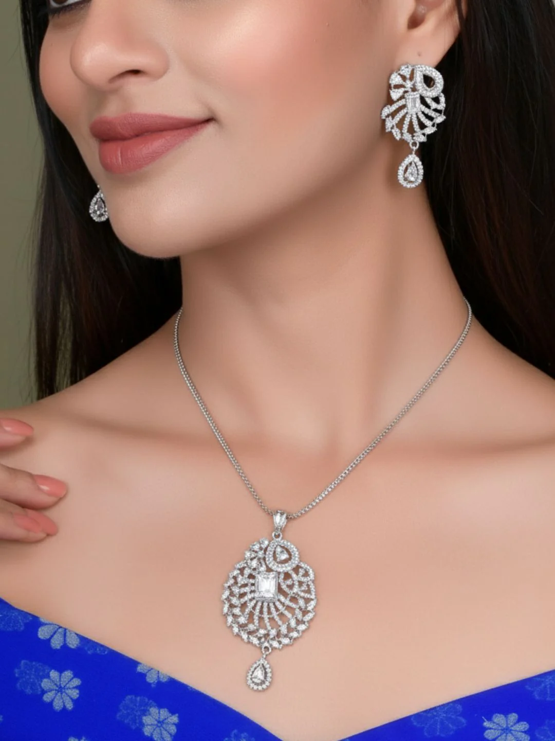 Savana Diamond Earing & Pendant Set - Image 7