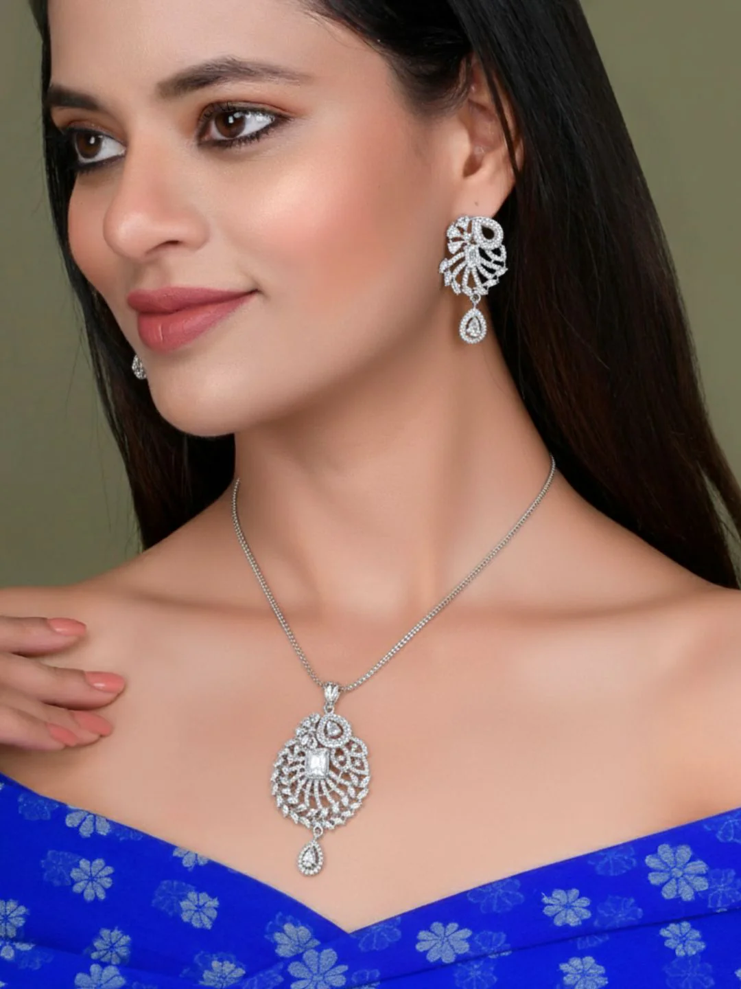 Savana Diamond Earing & Pendant Set - Image 9