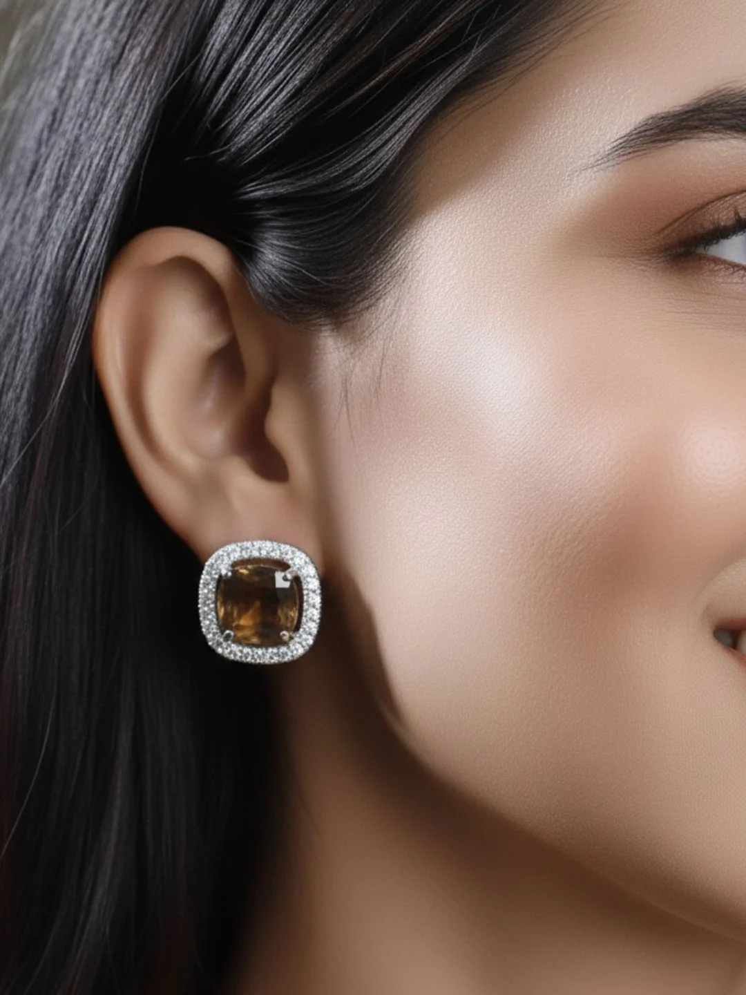 Savana Diamond Earing & Pendant Set - Image 5