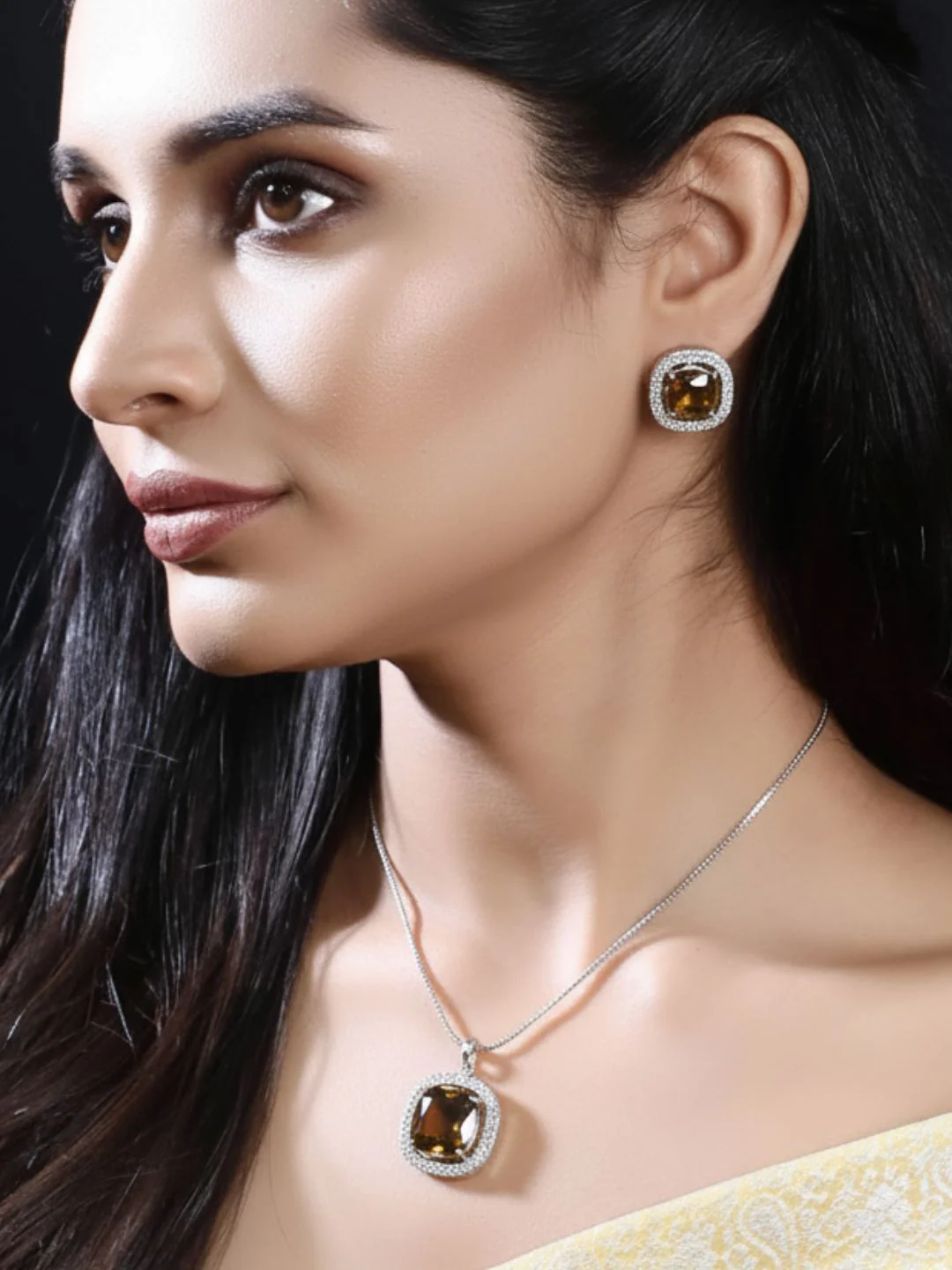 Savana Diamond Earing & Pendant Set - Image 6