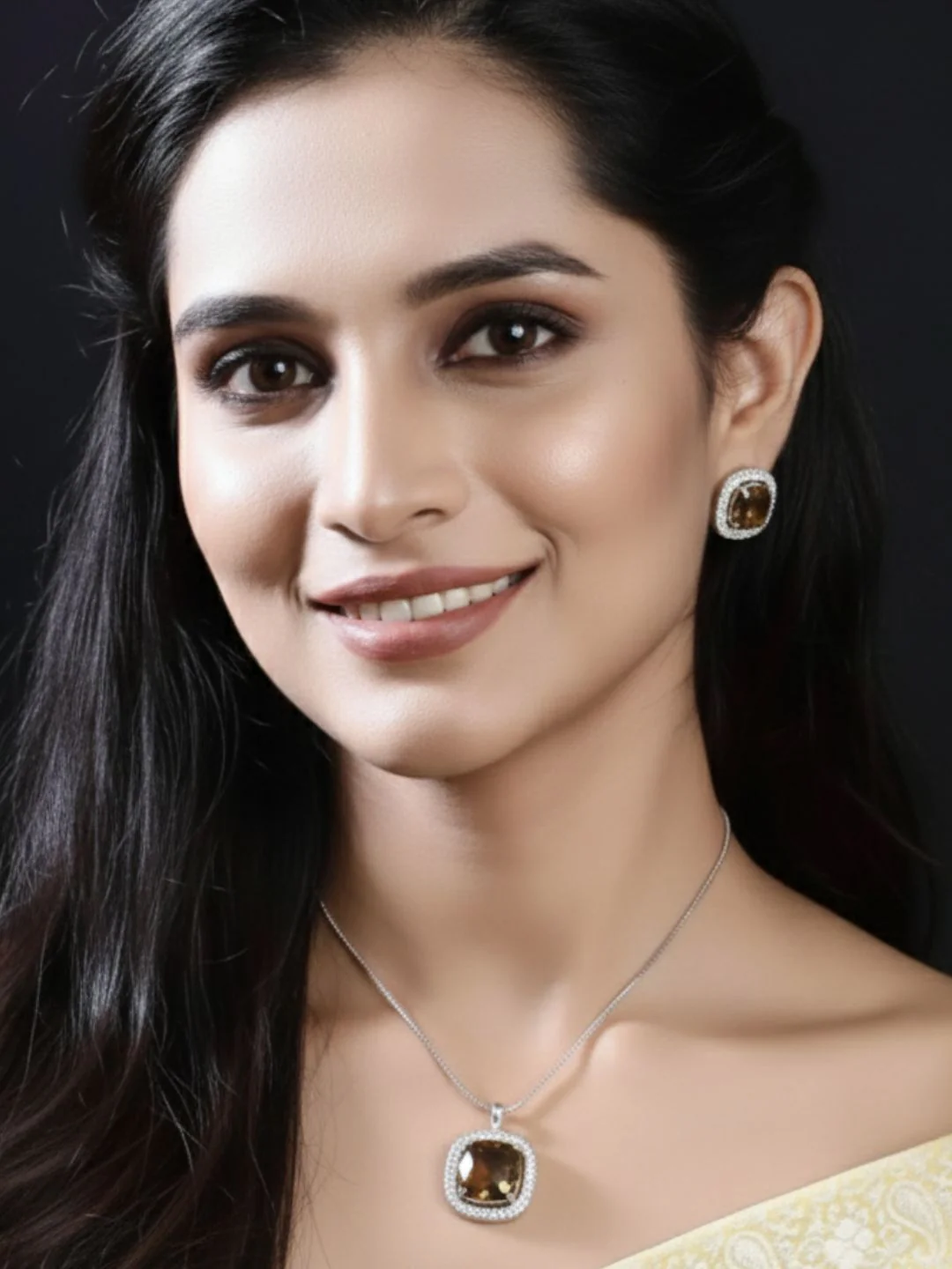 Savana Diamond Earing & Pendant Set - Image 7