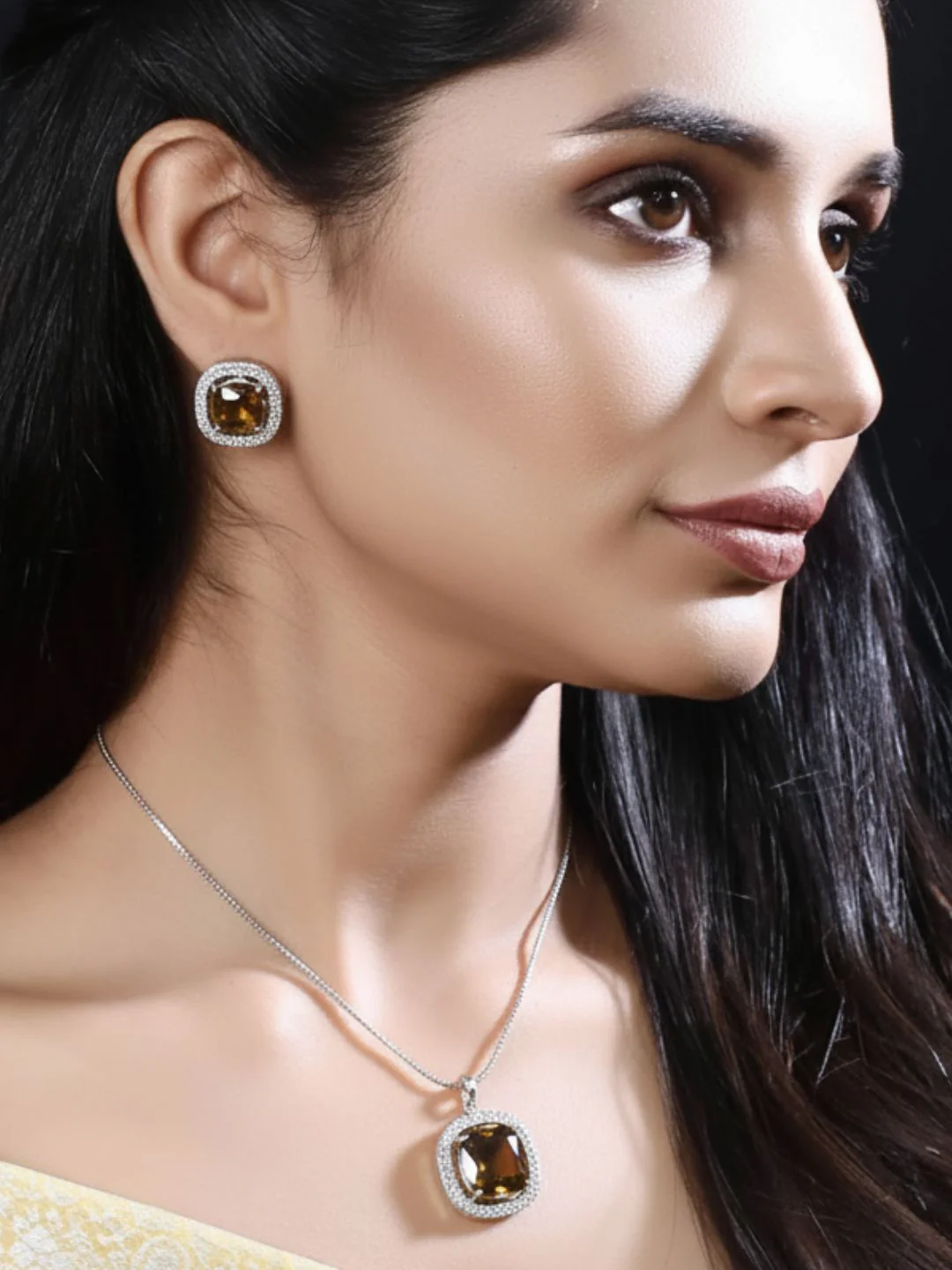 Savana Diamond Earing & Pendant Set - Image 8