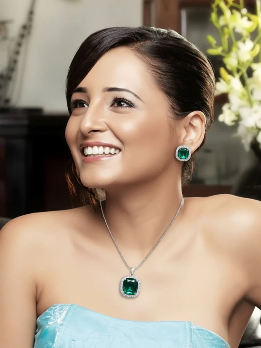 Savana Diamond Earing & Pendant Set - Image 5