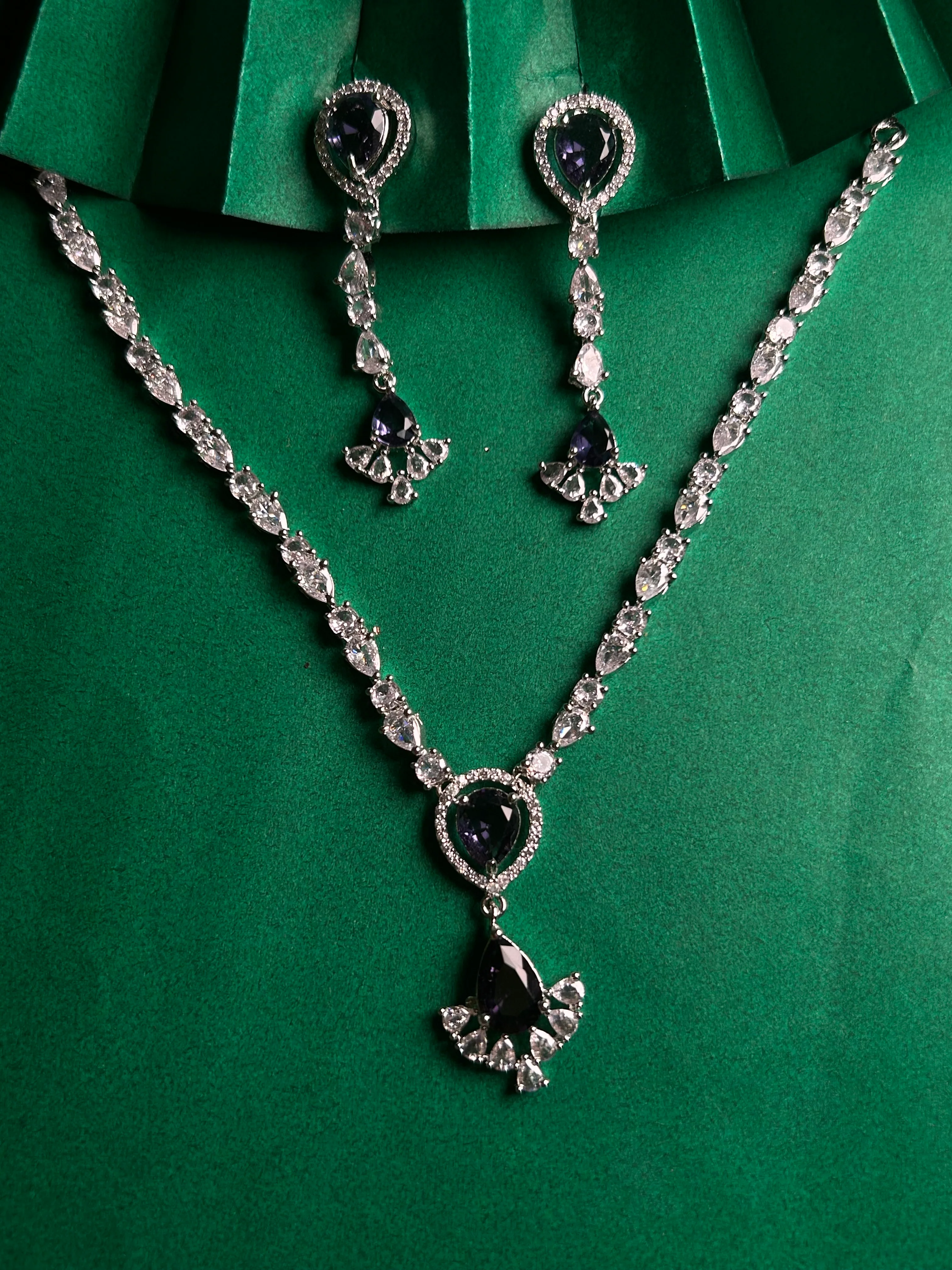 Antaara Diamond Necklace with Earings set - Image 7