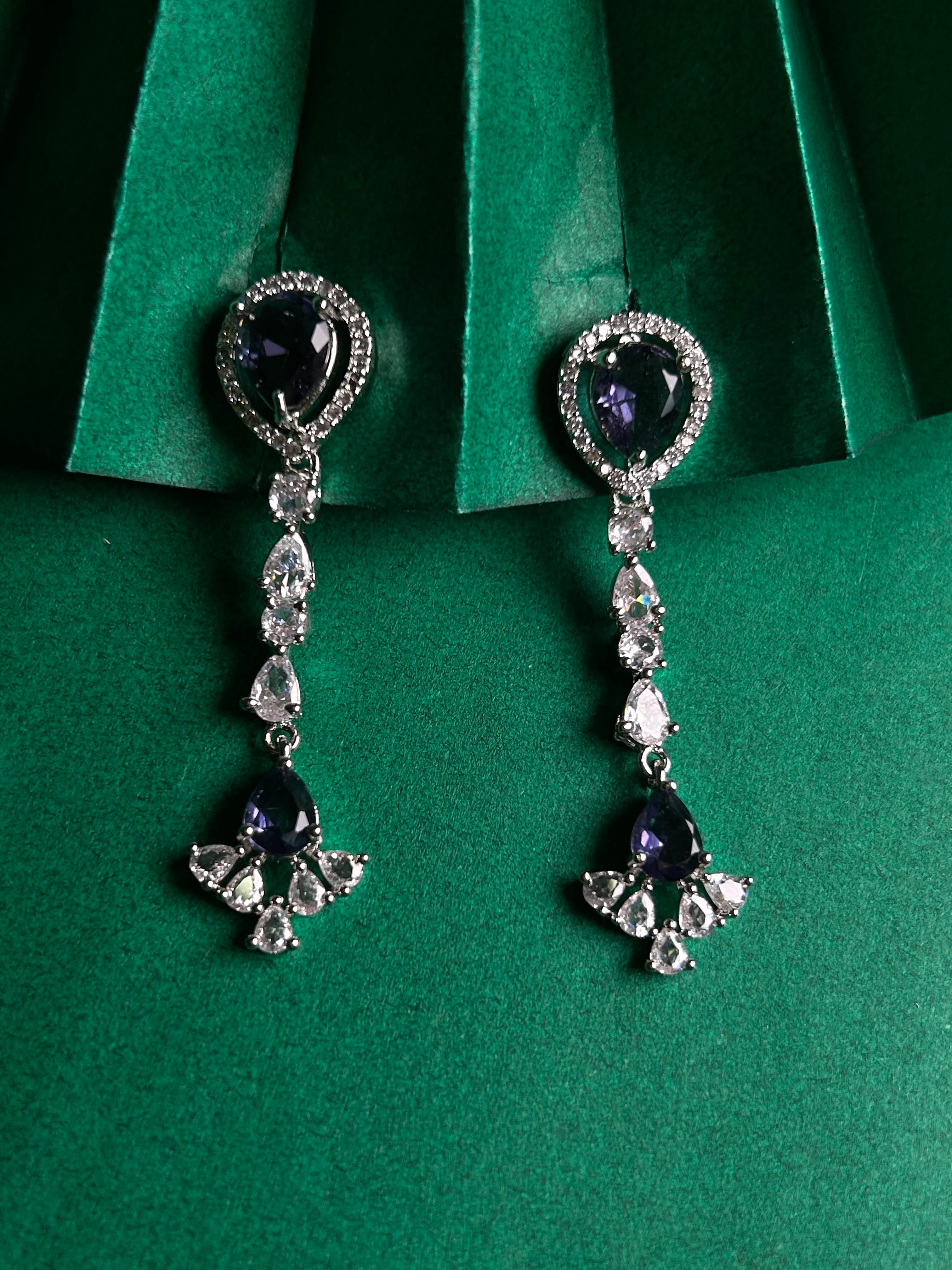 Antaara Diamond Necklace with Earings set - Image 8