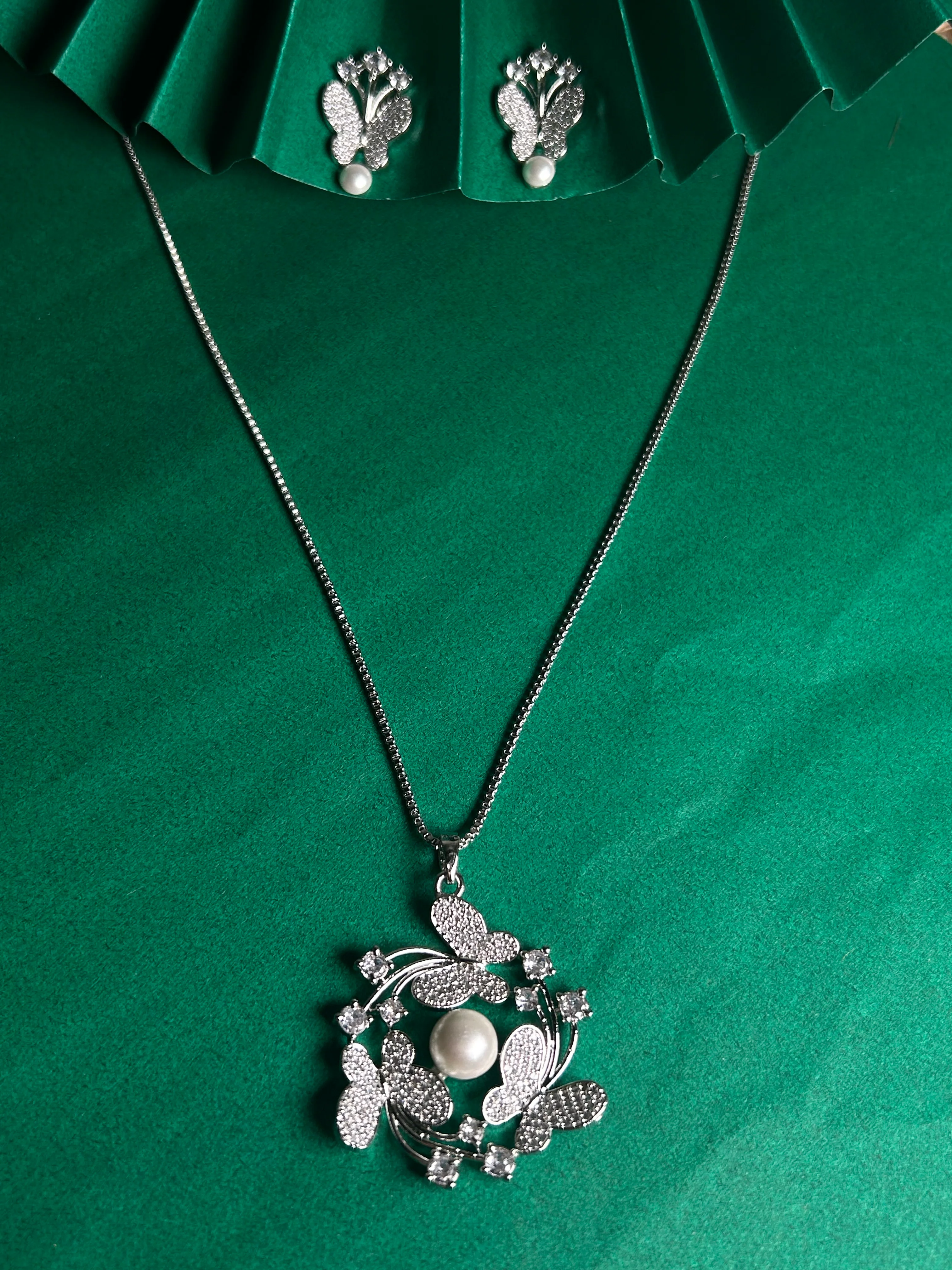 Savana Oxidised Pearl Earing & Pendant Set - Image 6