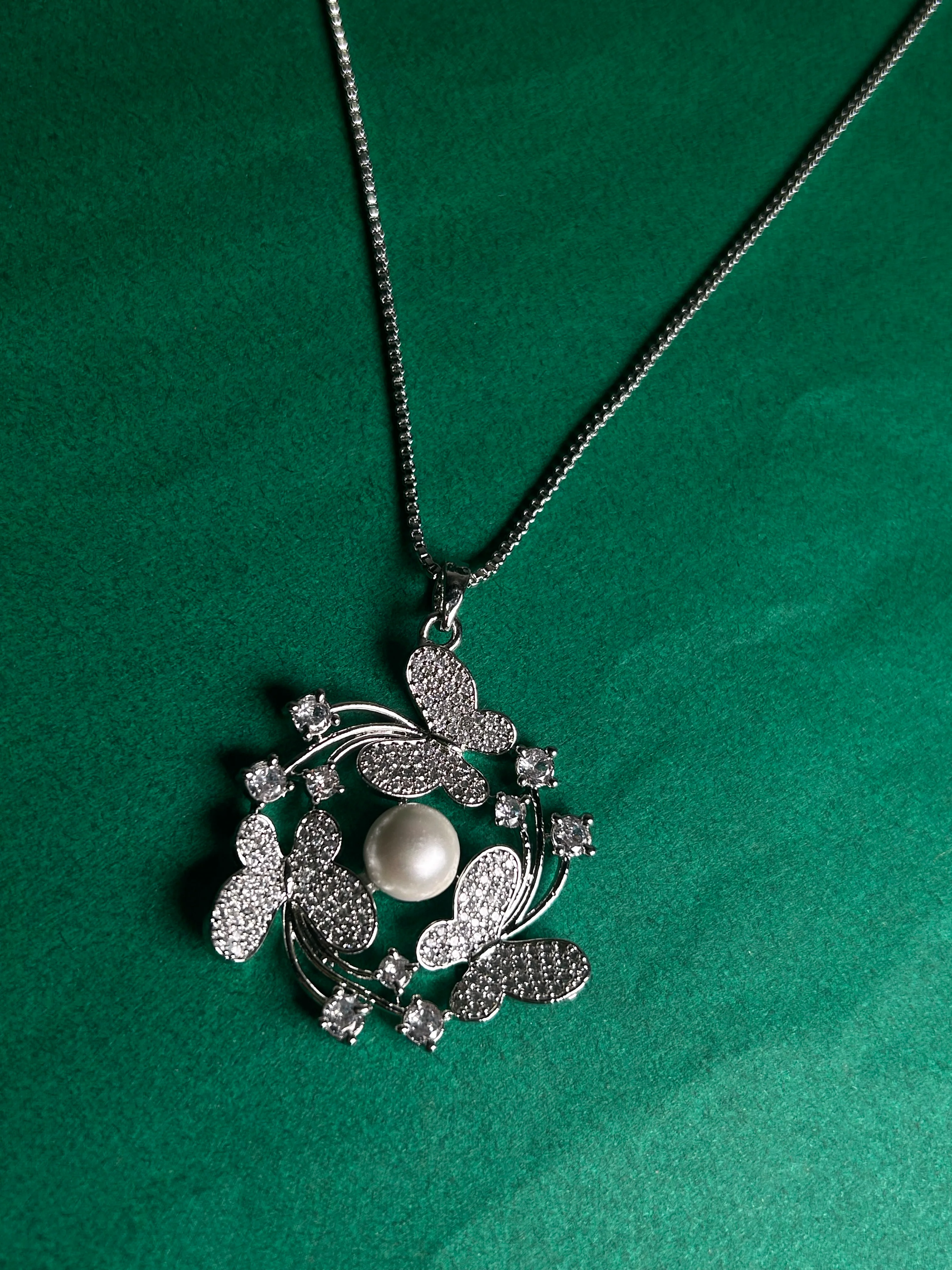 Savana Oxidised Pearl Earing & Pendant Set - Image 8
