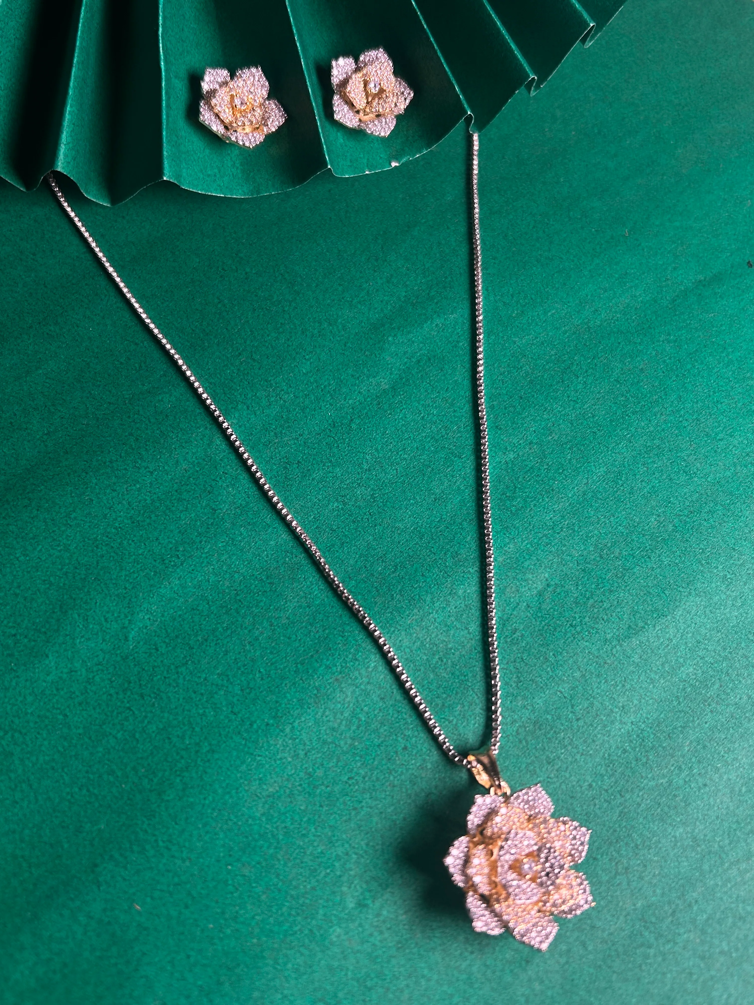 Savana Diamond Earing & Pendant Set - Image 10