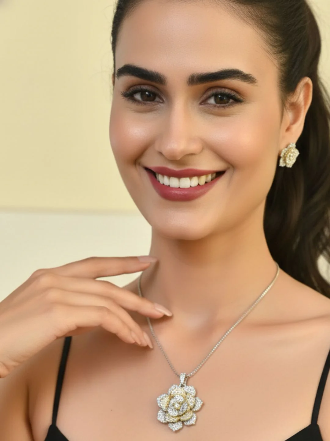 Savana Diamond Earing & Pendant Set - Image 6