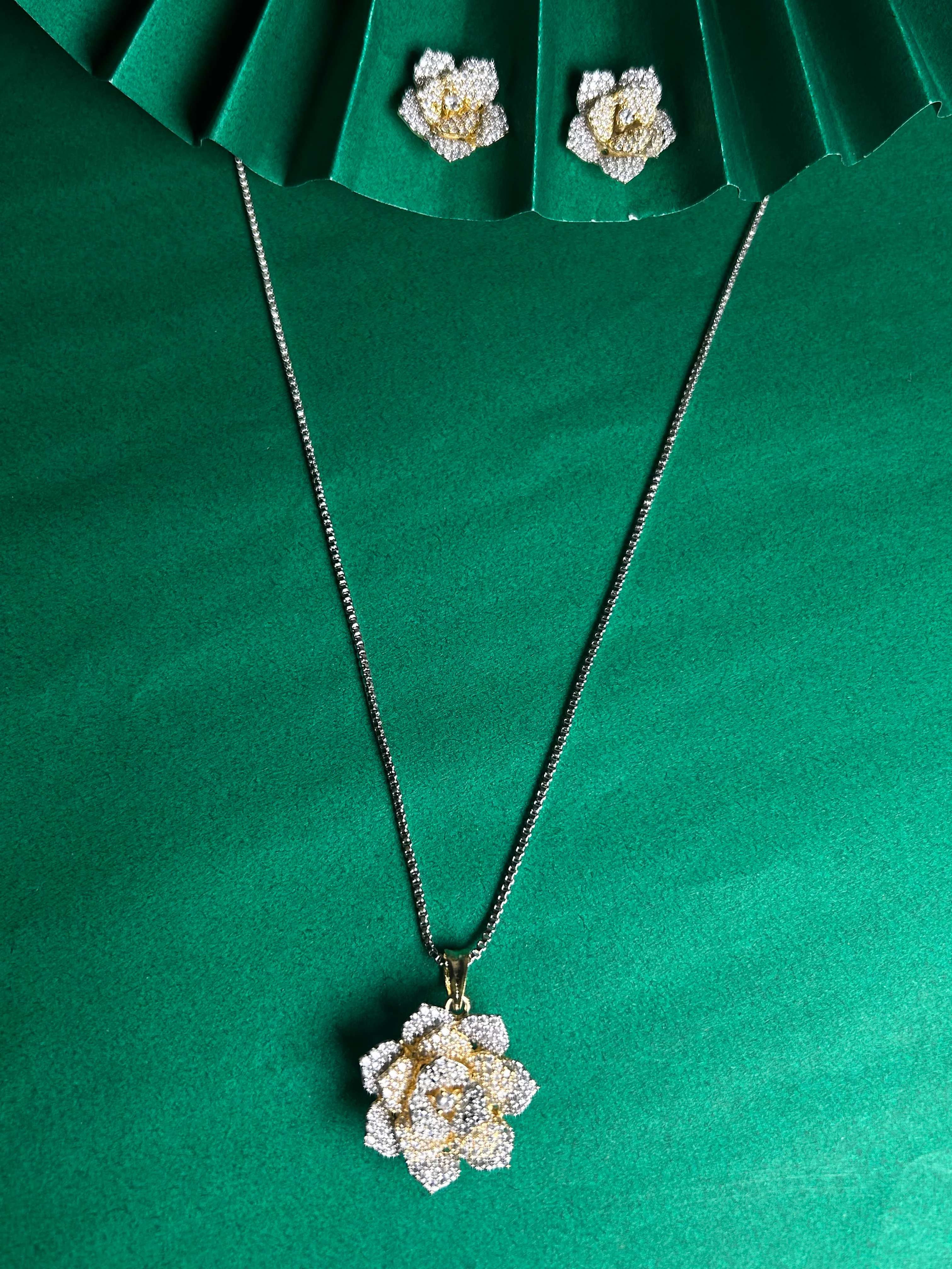 Savana Diamond Earing & Pendant Set - Image 7