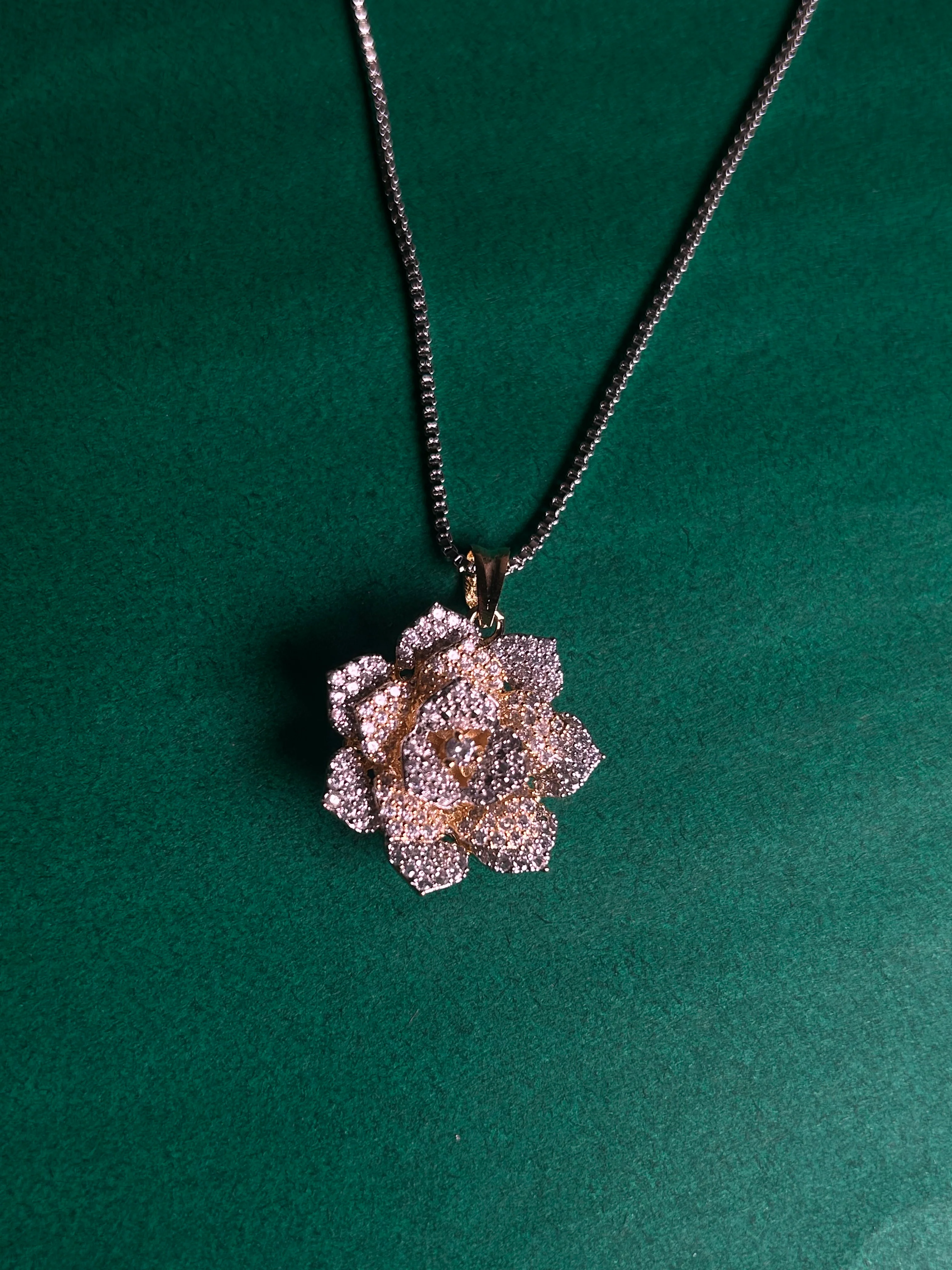Savana Diamond Earing & Pendant Set - Image 9