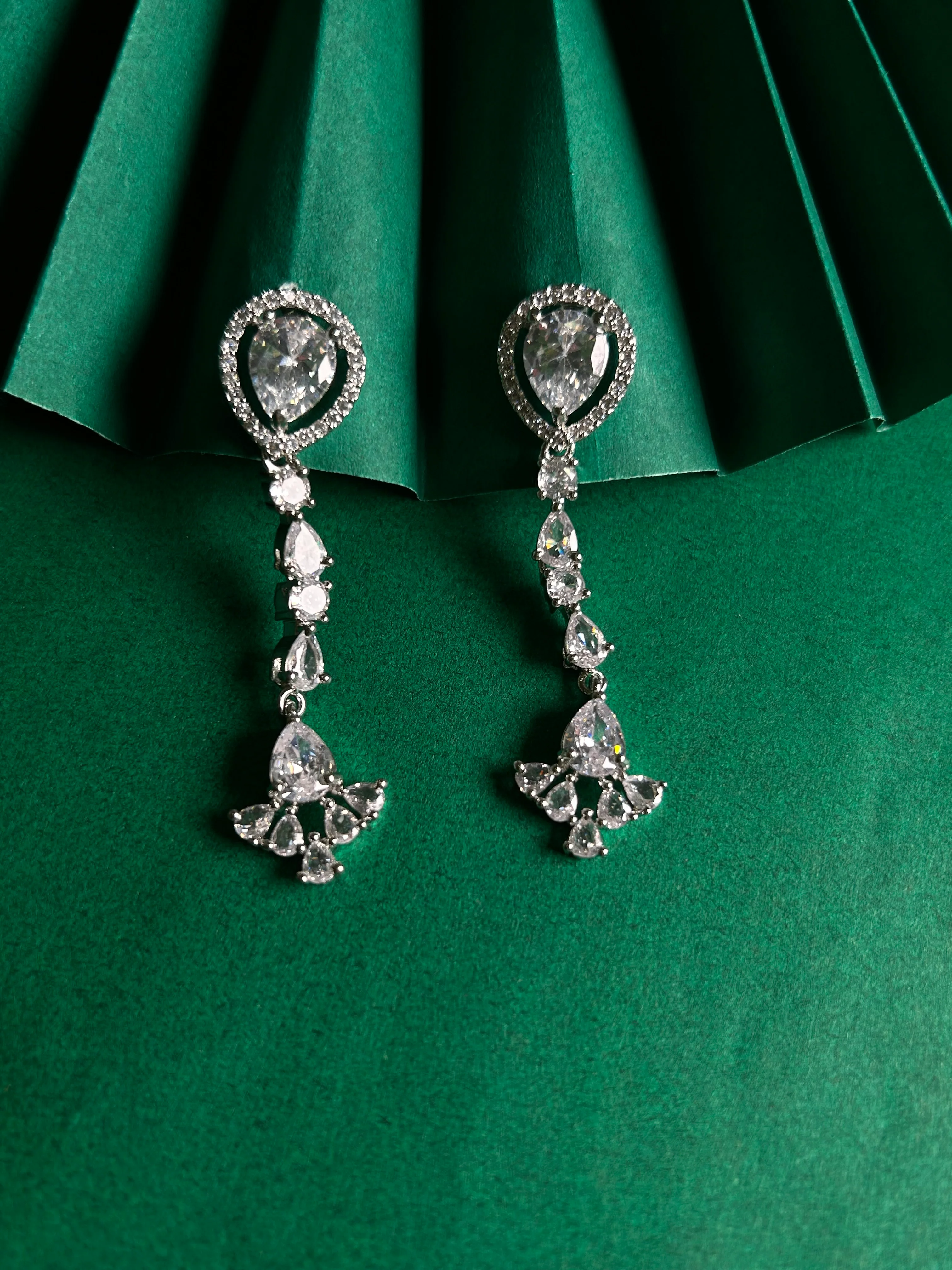 Antaara Diamond Necklace with Earings set - Image 10