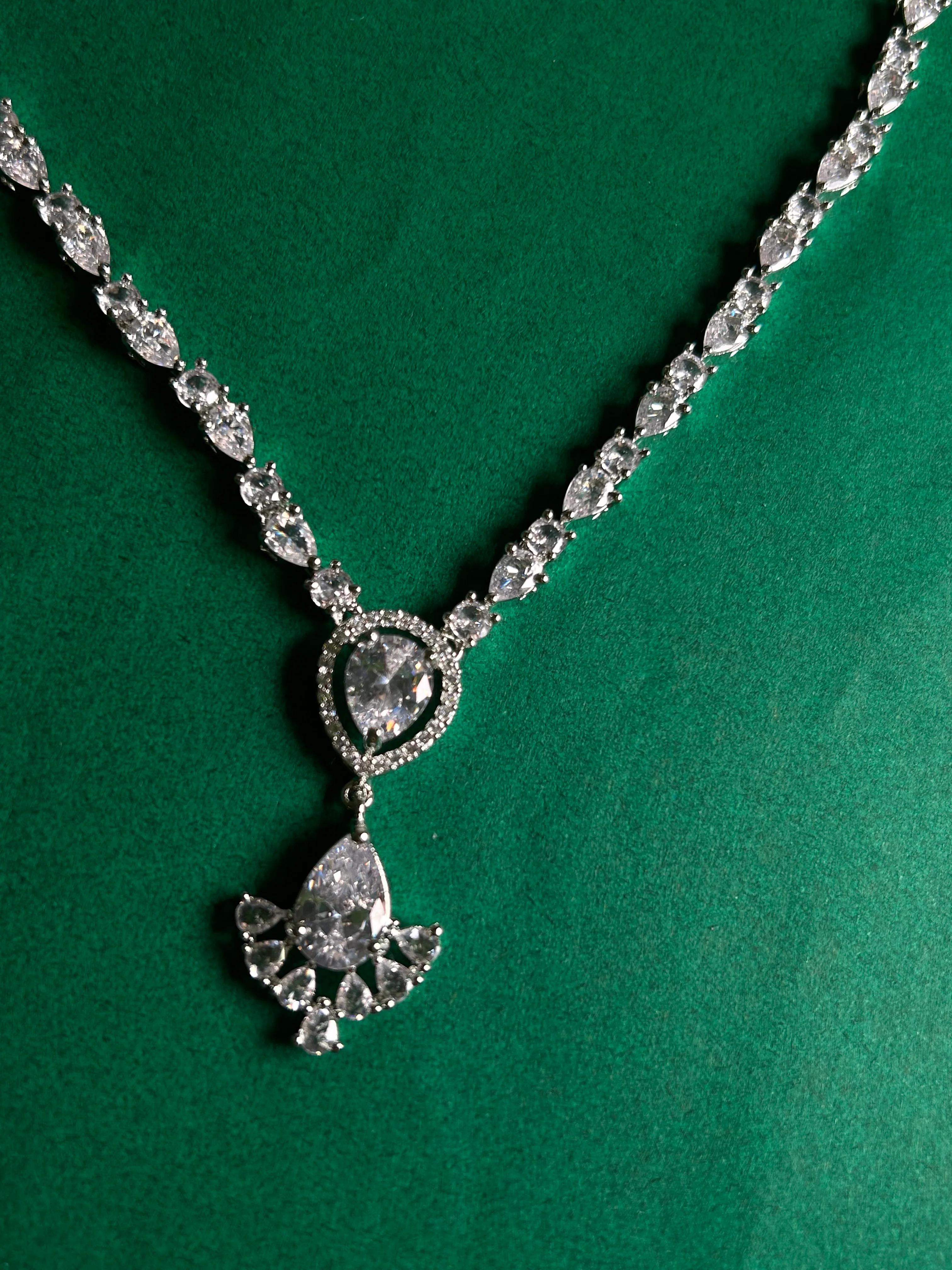 Antaara Diamond Necklace with Earings set - Image 13