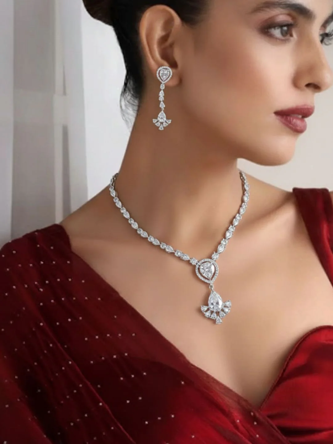 Antaara Diamond Necklace with Earings set - Image 5