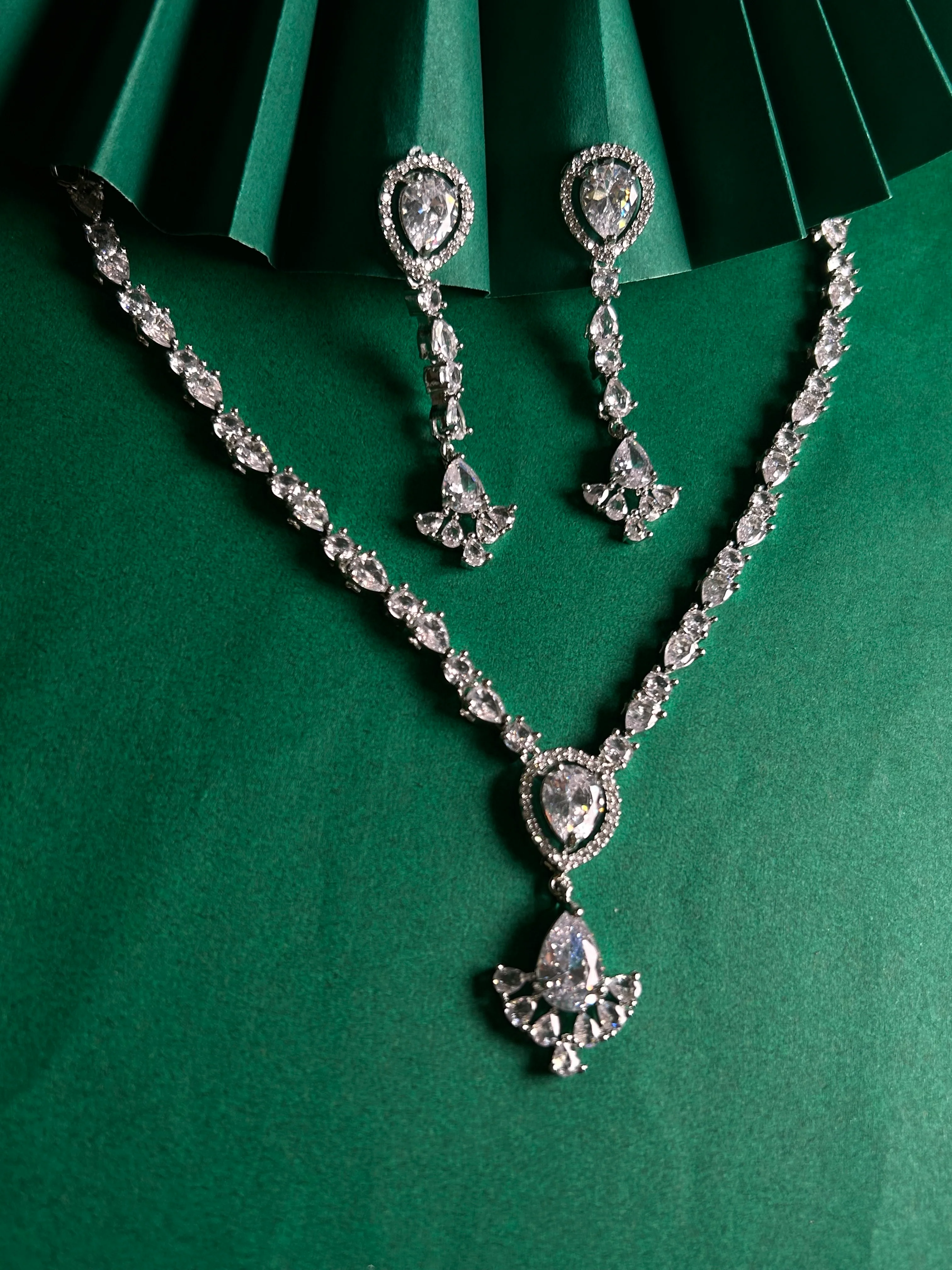Antaara Diamond Necklace with Earings set - Image 9