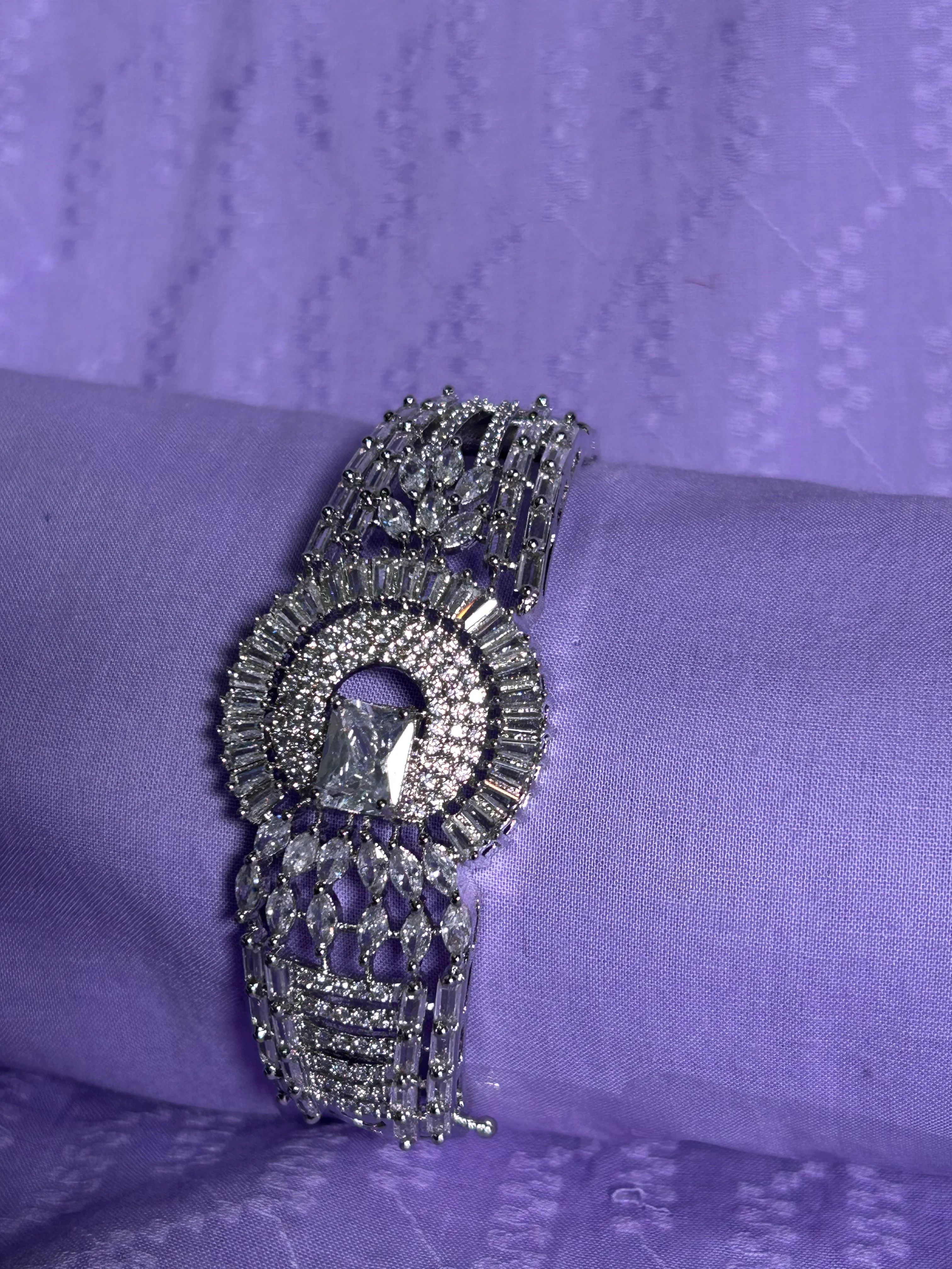 ANTAARA DELICATE DIAMOND BRACELET - Image 4