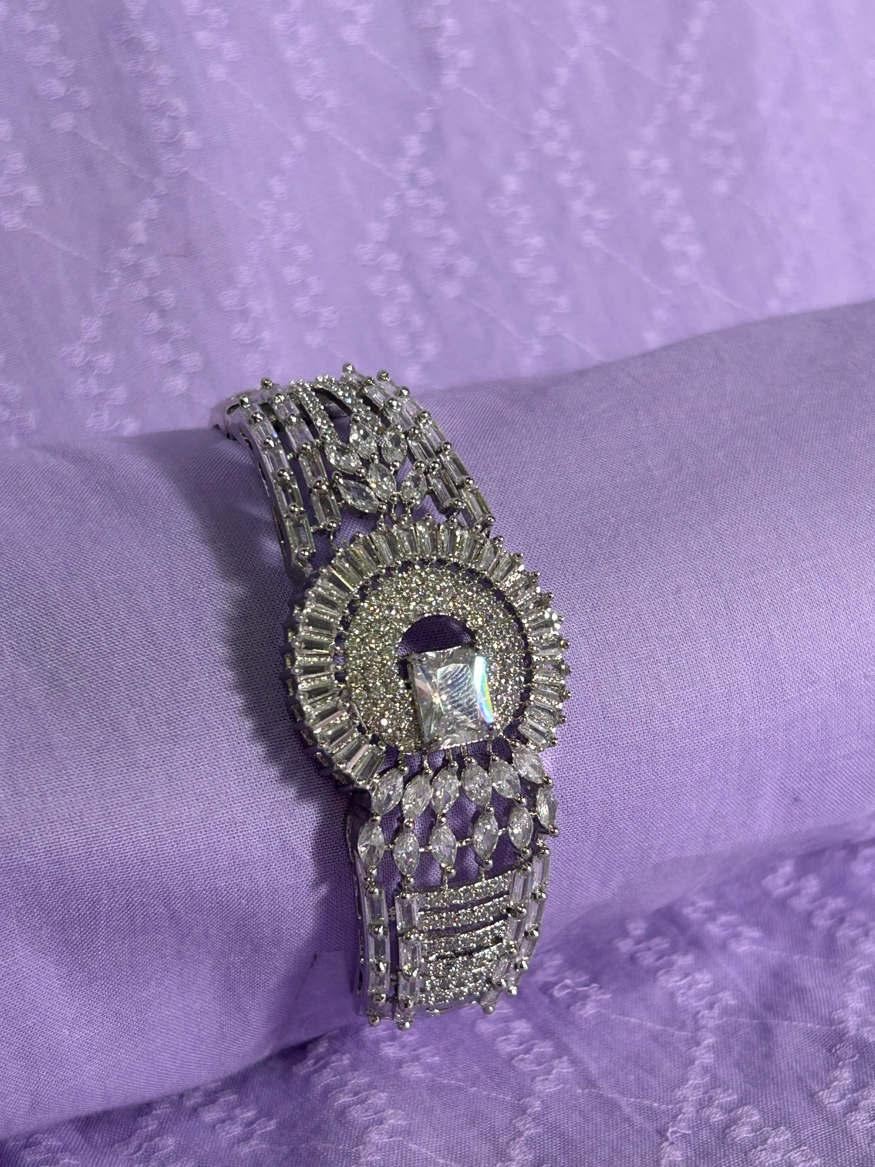 ANTAARA DELICATE DIAMOND BRACELET - Image 5