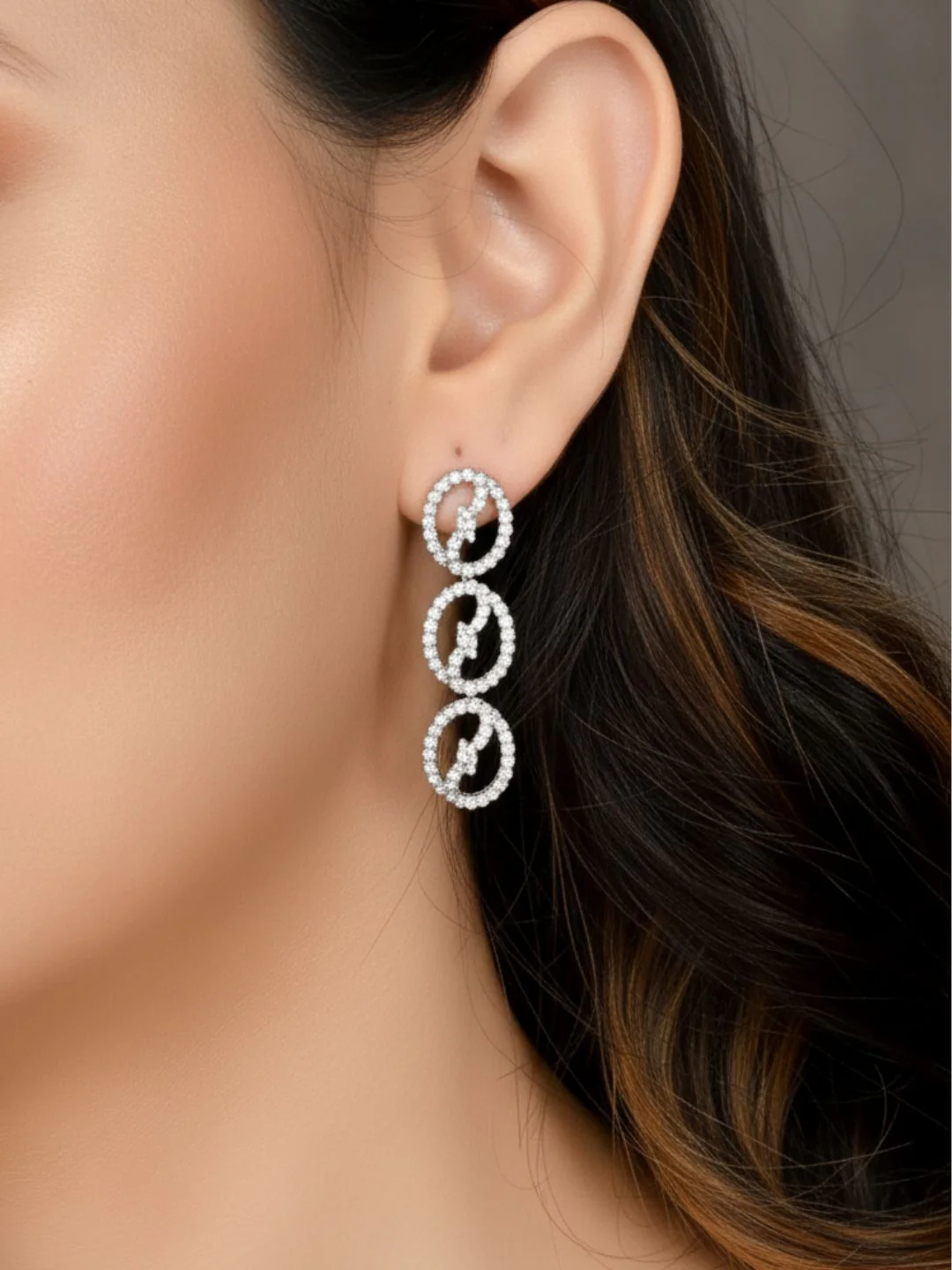 Antaara Diamond Necklace with Earings - Image 4