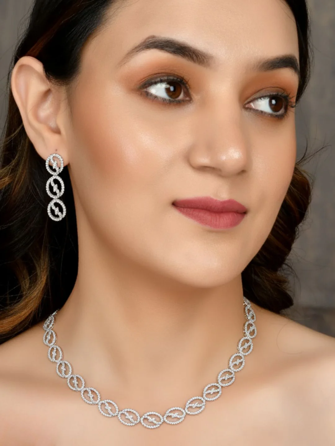 Antaara Diamond Necklace with Earings - Image 5