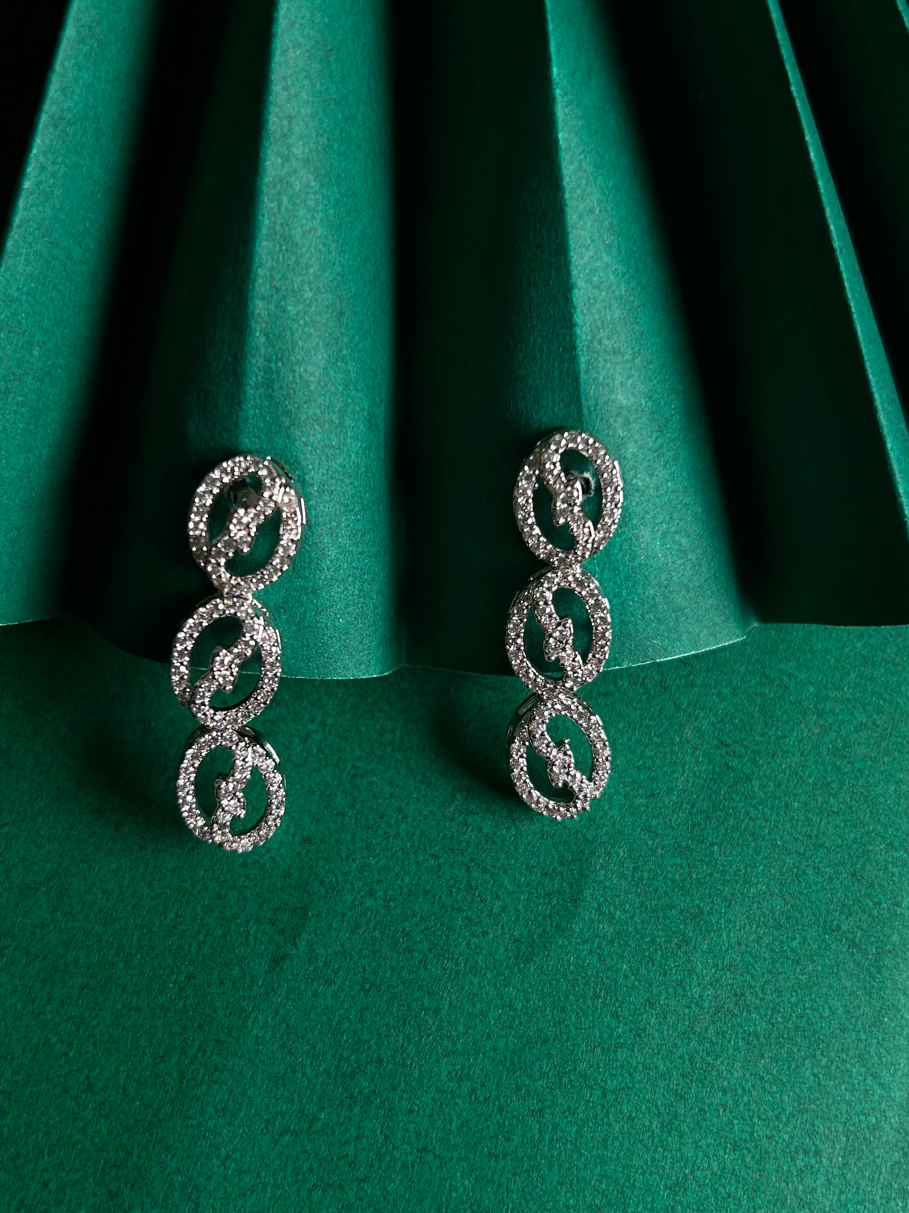 Antaara Diamond Necklace with Earings - Image 9