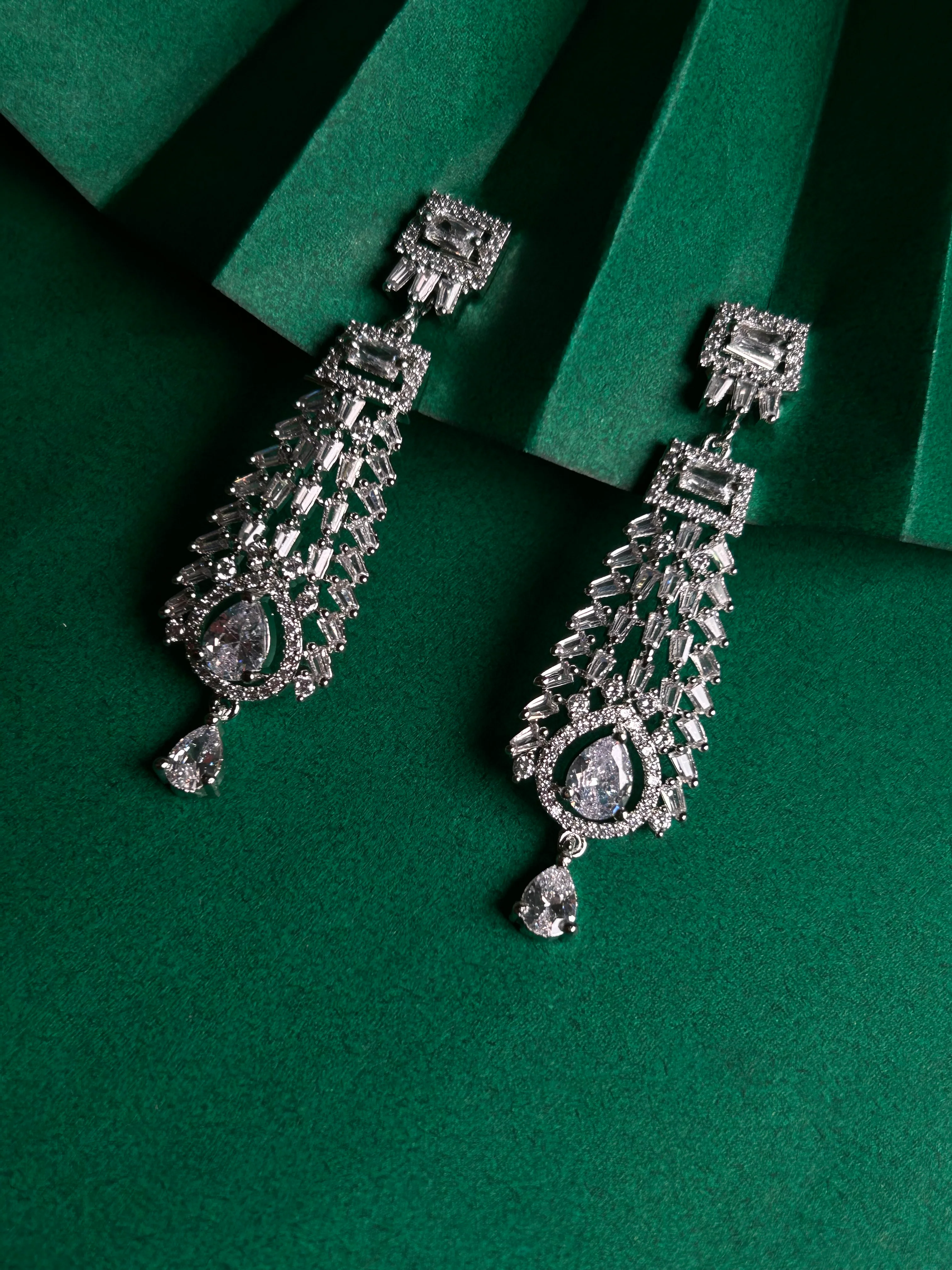 Savana Diamond Earings - Image 10