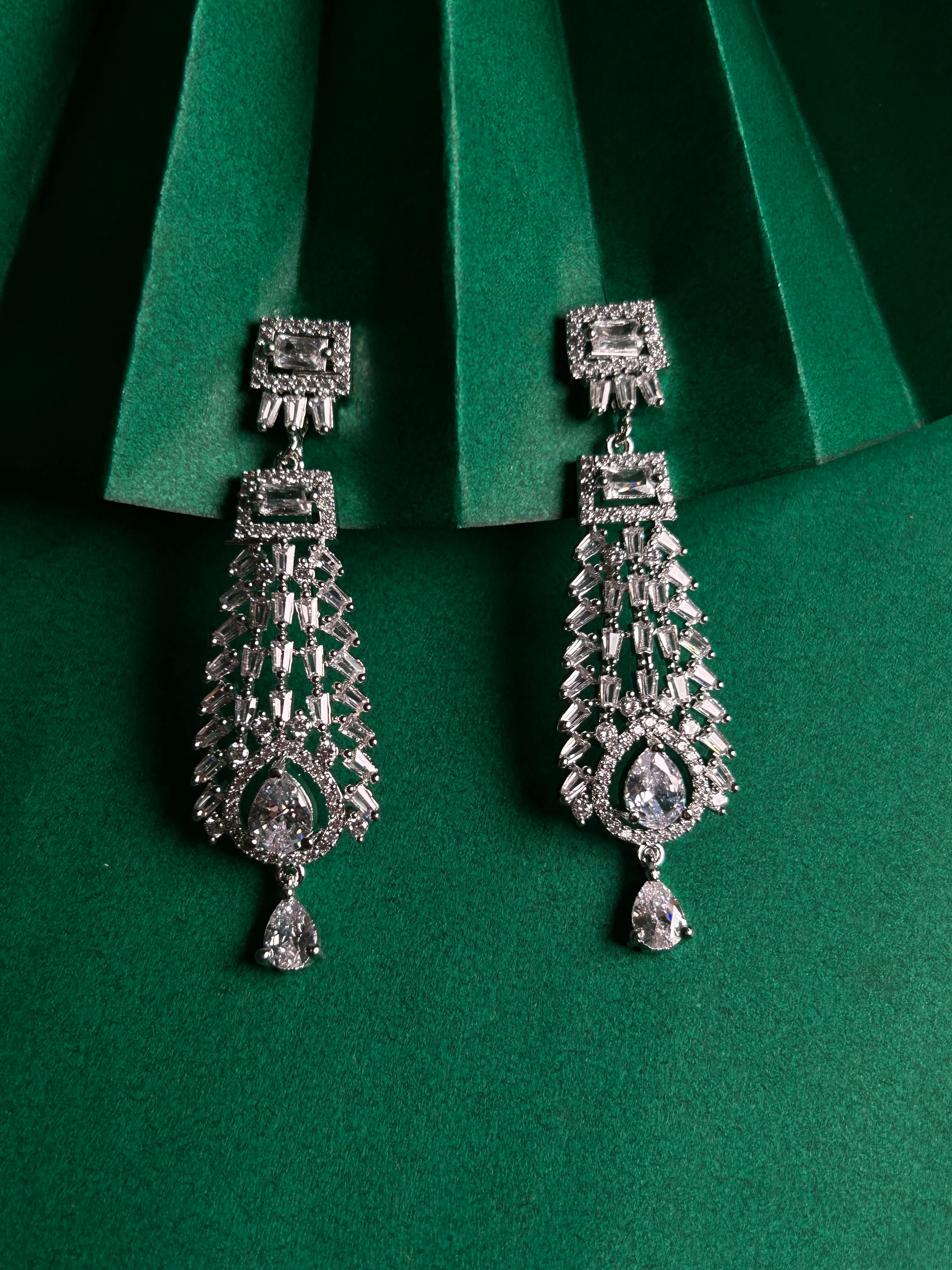 Savana Diamond Earings - Image 9