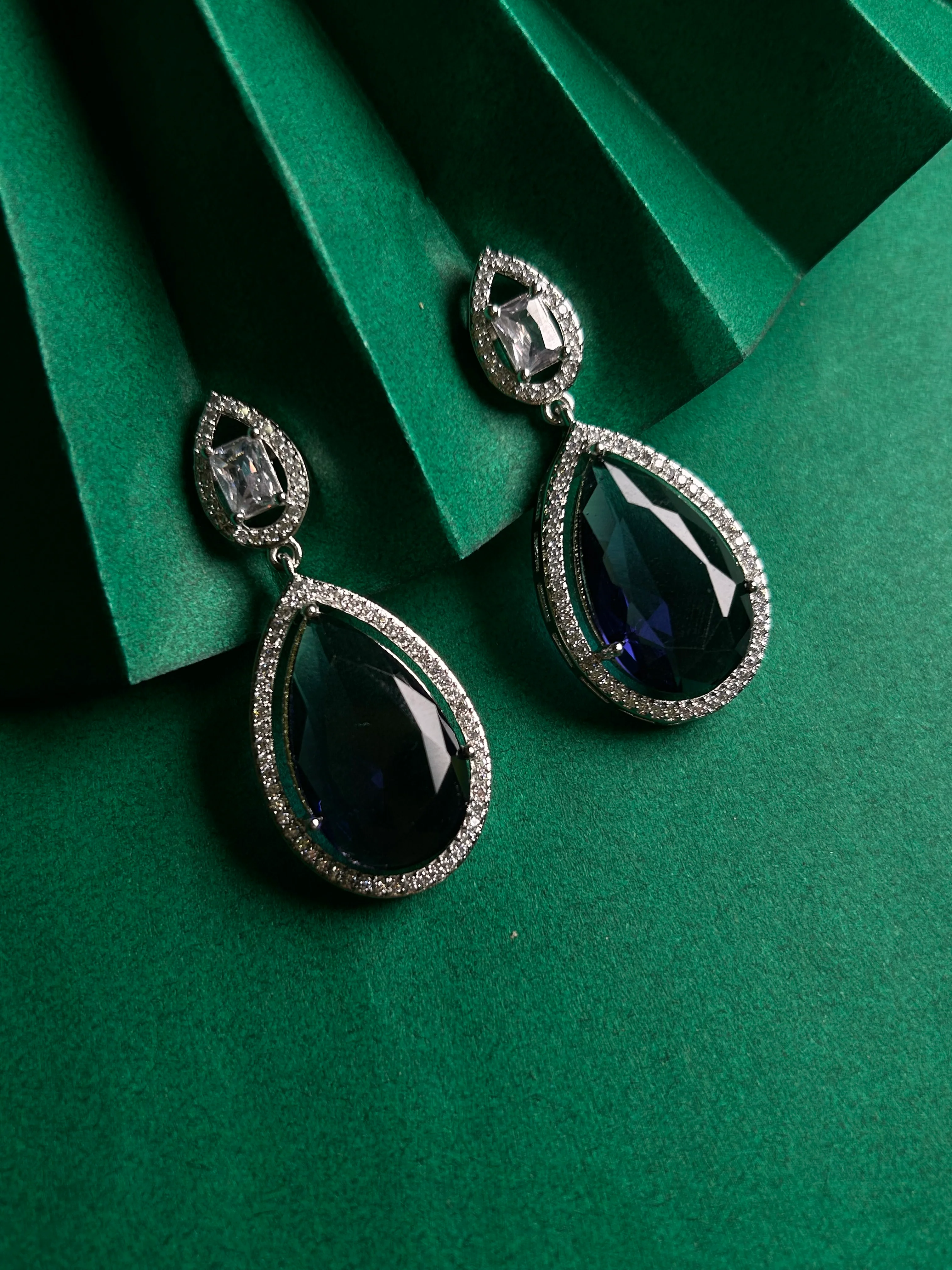 Savana Diamond Earings - Image 4