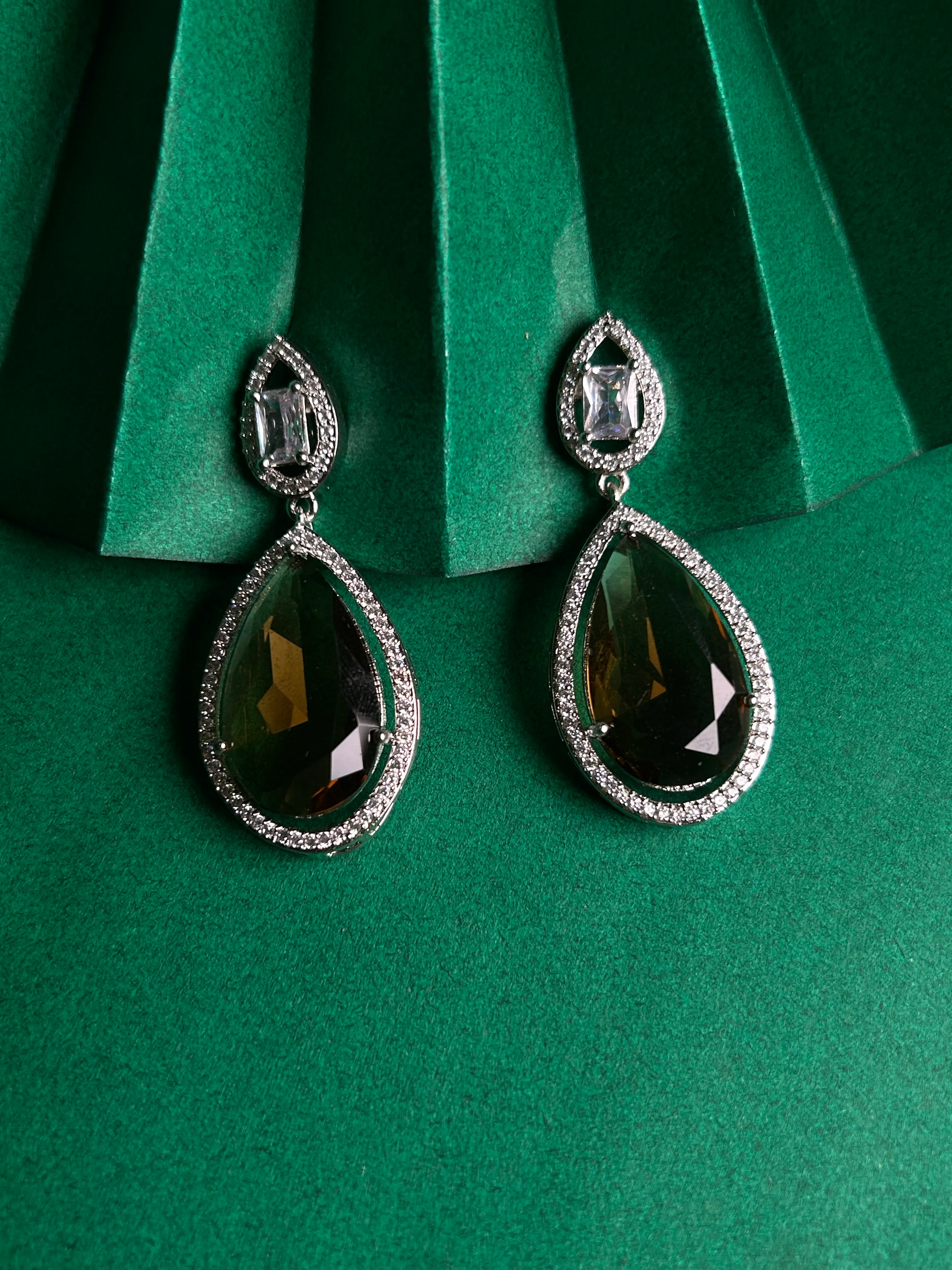 Savana Diamond Earings - Image 5