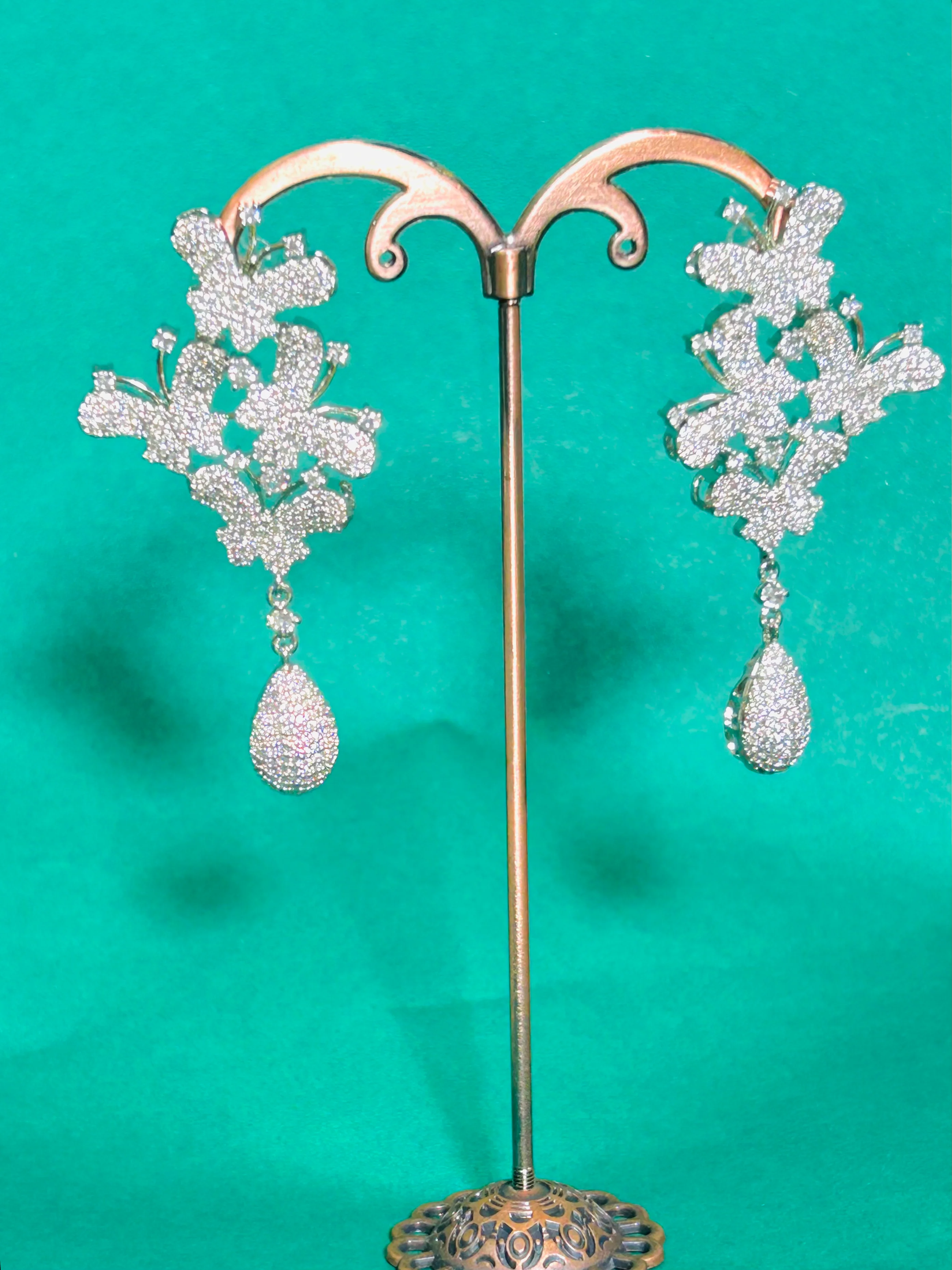 Antara Diamond Earrings - Image 10