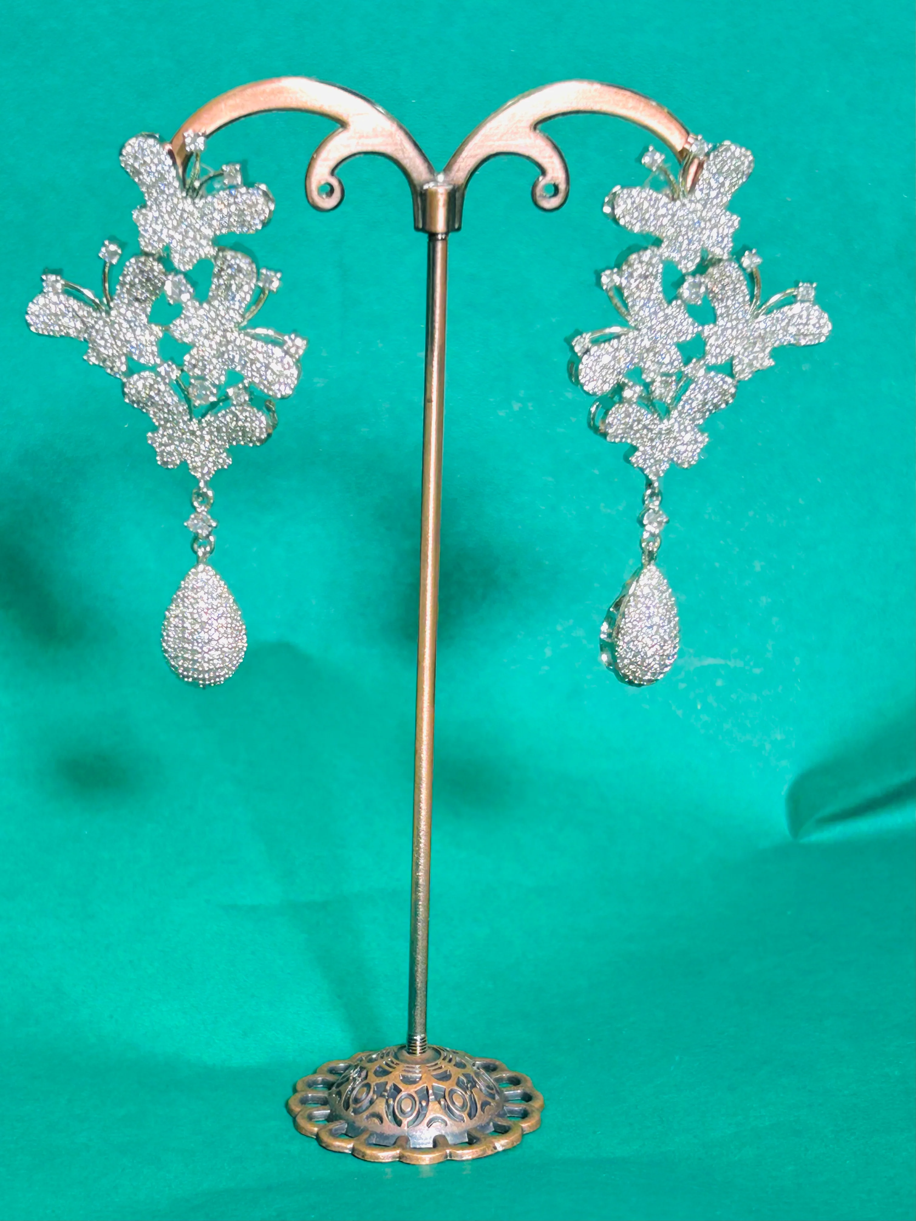 Antara Diamond Earrings - Image 8