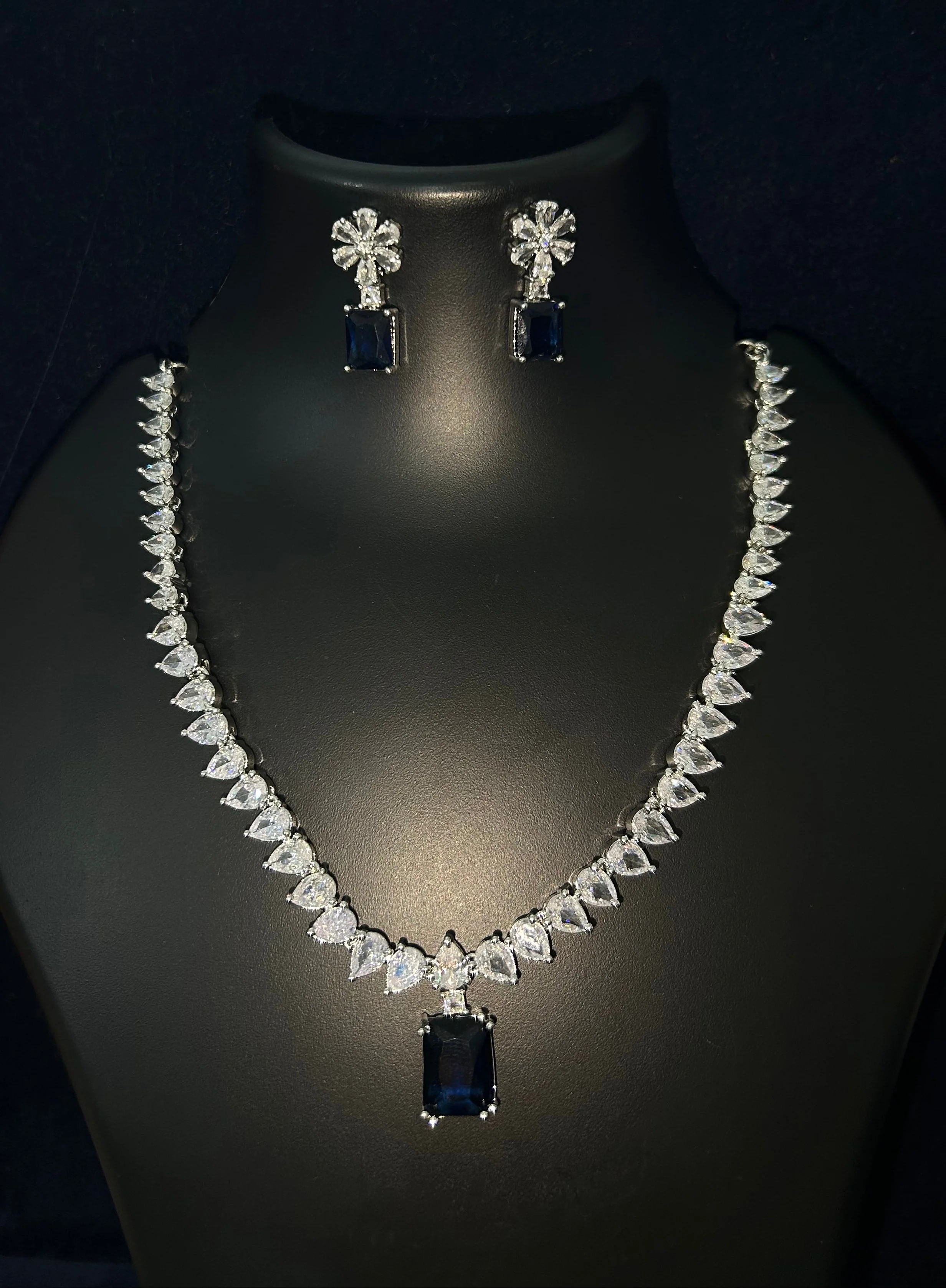 Antaara Diamond Necklace with Earings - Image 11