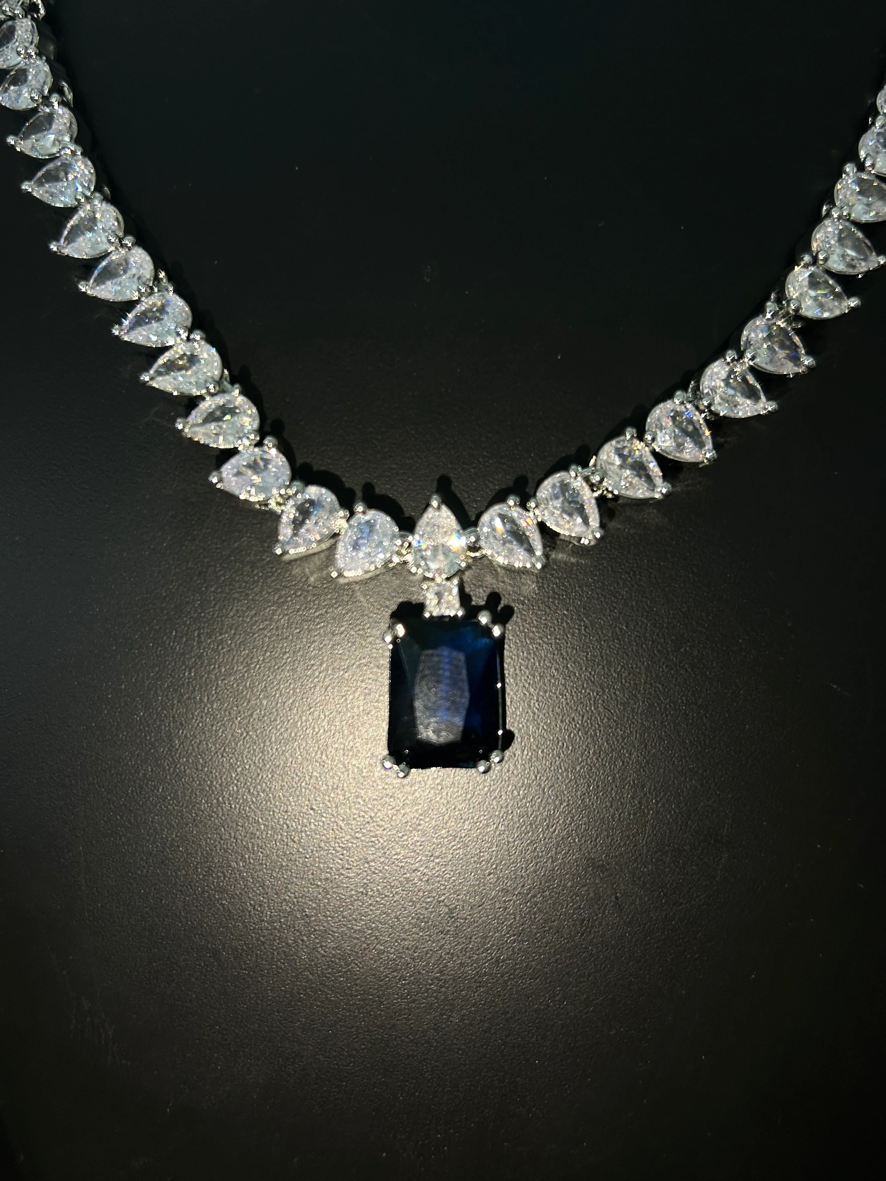 Antaara Diamond Necklace with Earings - Image 13